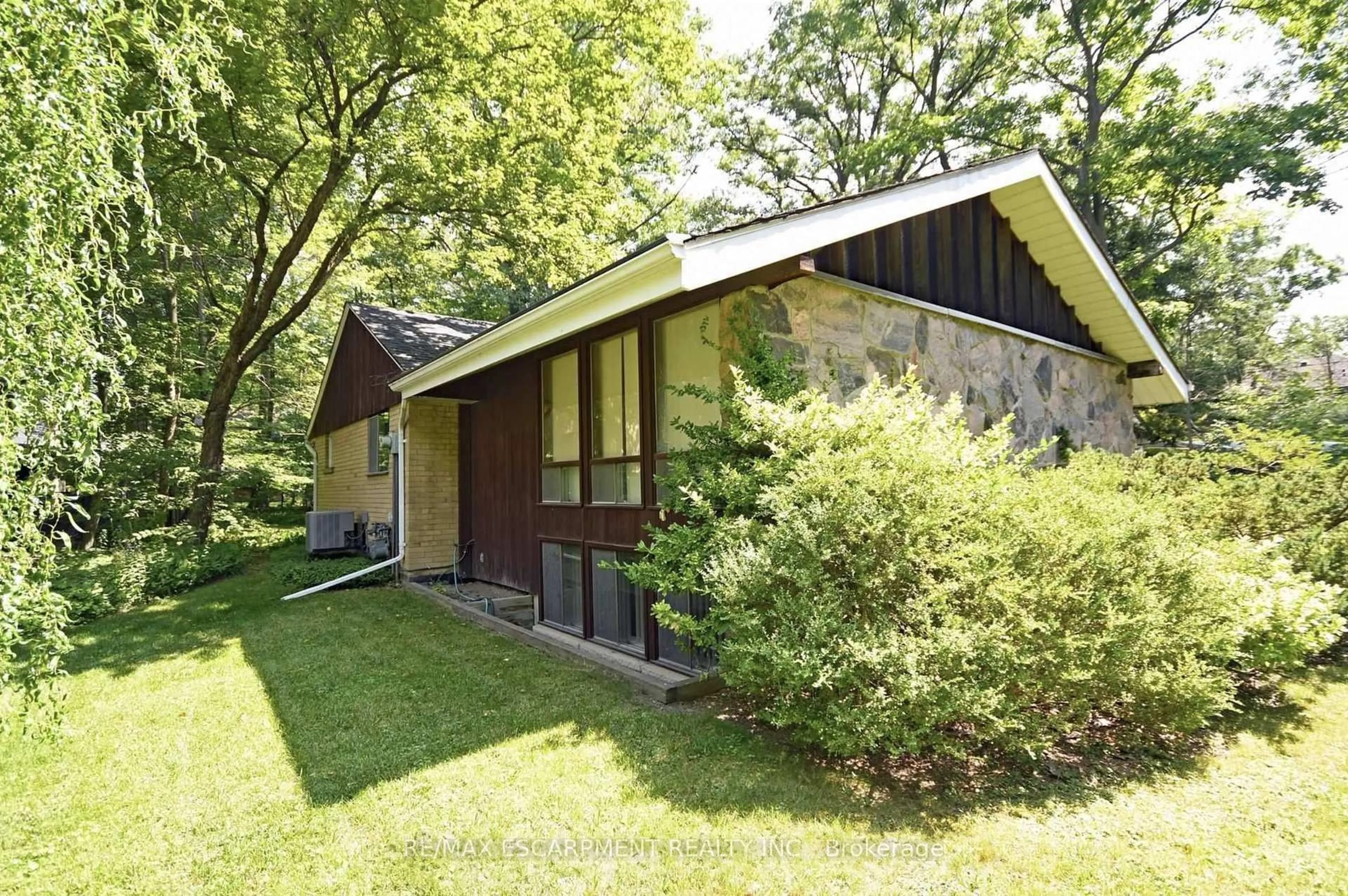 Home with brick exterior material, building for 1261 Mona Rd, Mississauga Ontario L5G 2Z9