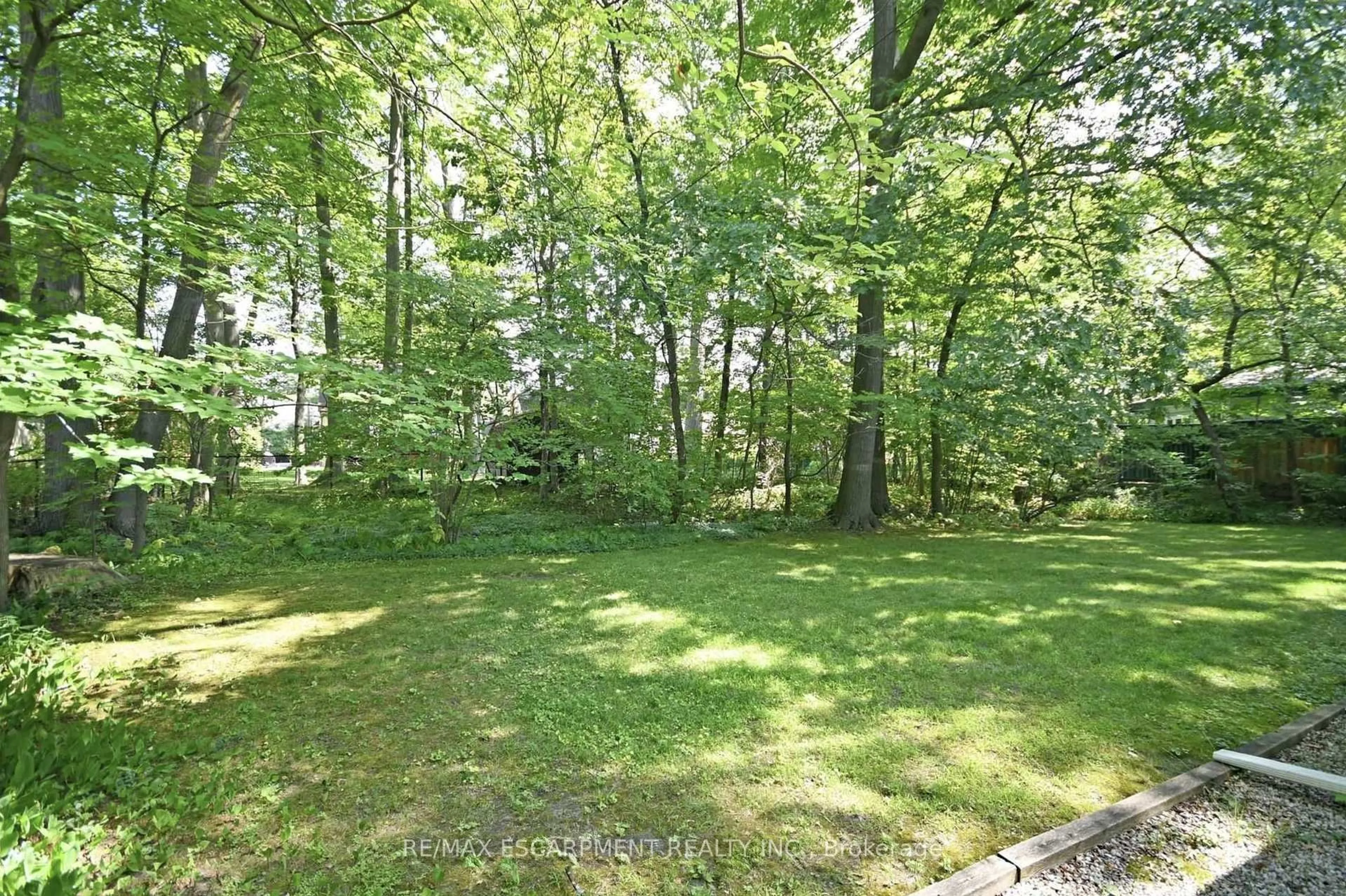 Patio, forest/trees view for 1261 Mona Rd, Mississauga Ontario L5G 2Z9