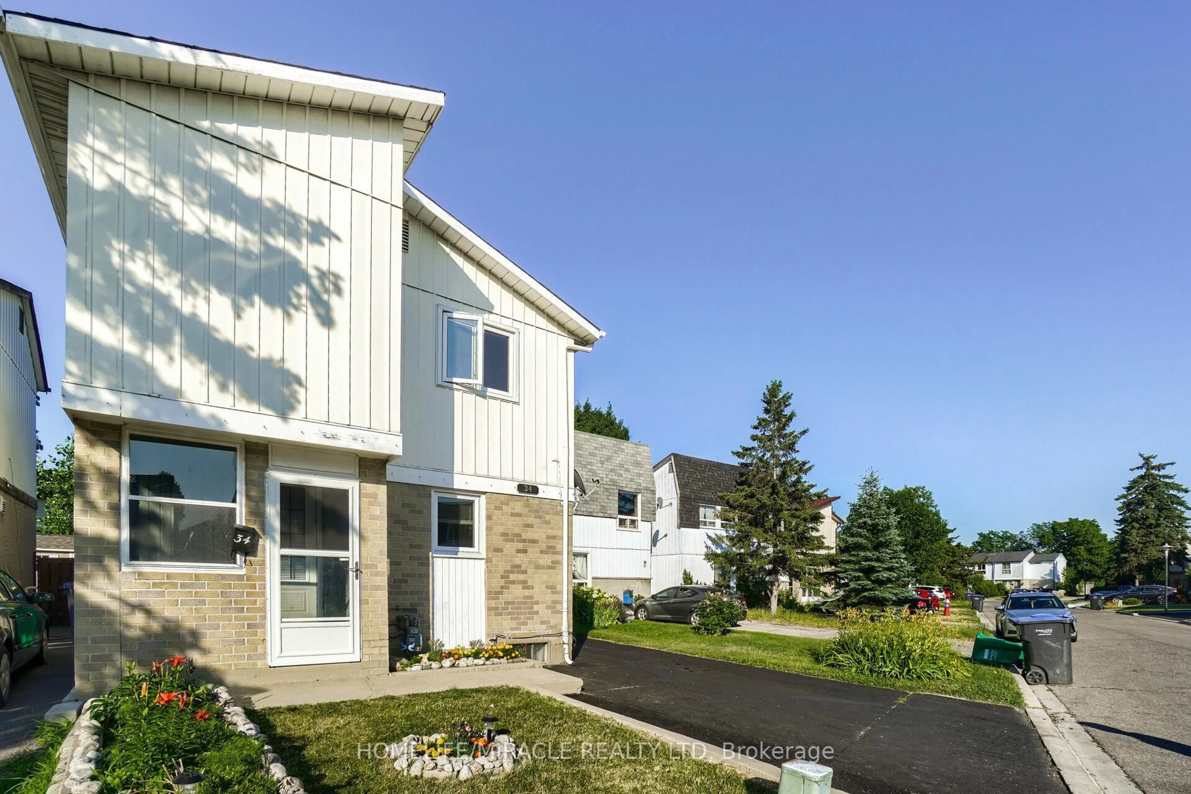 Home with vinyl exterior material, street for 34 Greenbush Cres, Brampton Ontario L6S 2K2