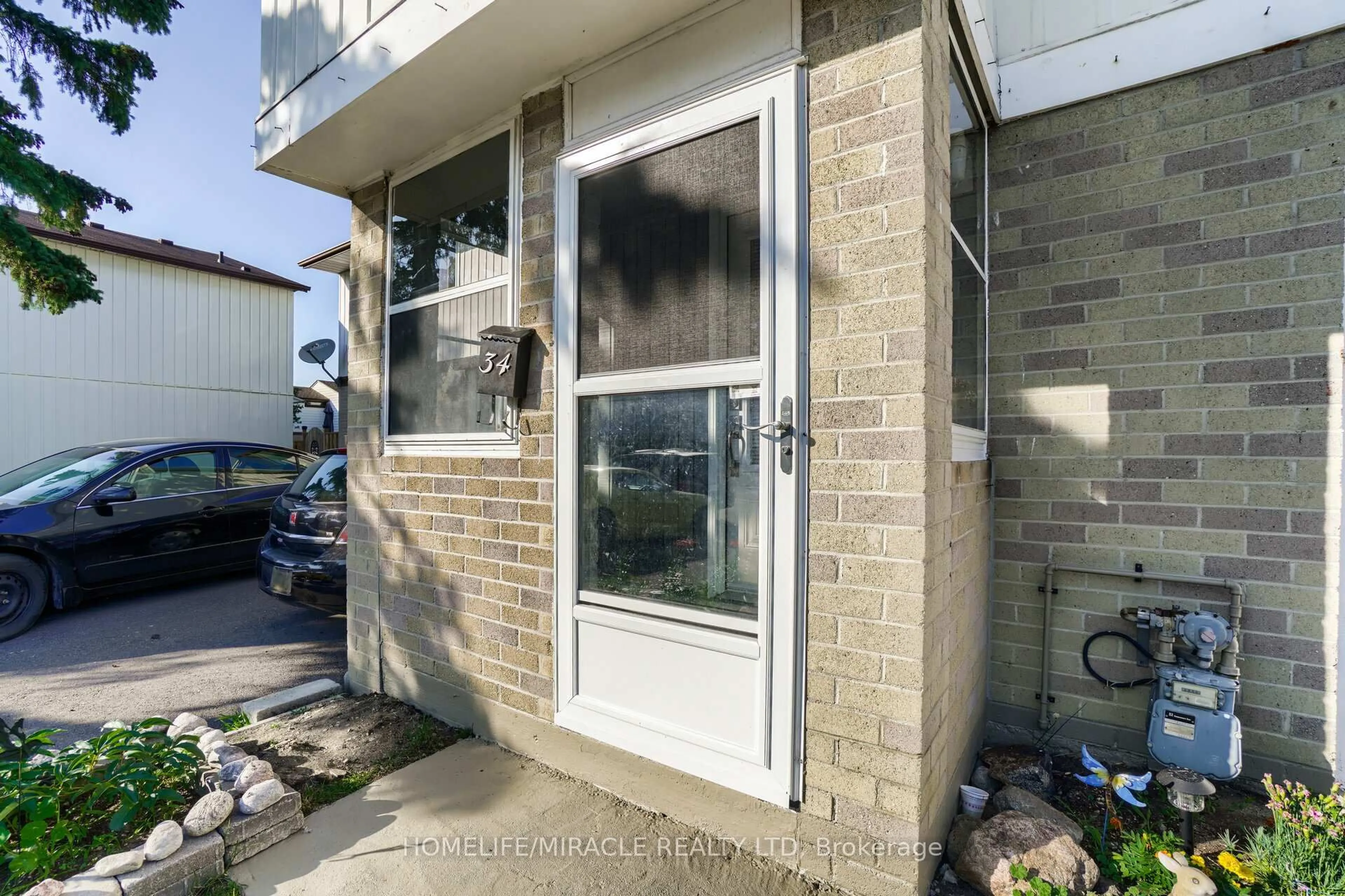 Unknown for 34 Greenbush Cres, Brampton Ontario L6S 2K2