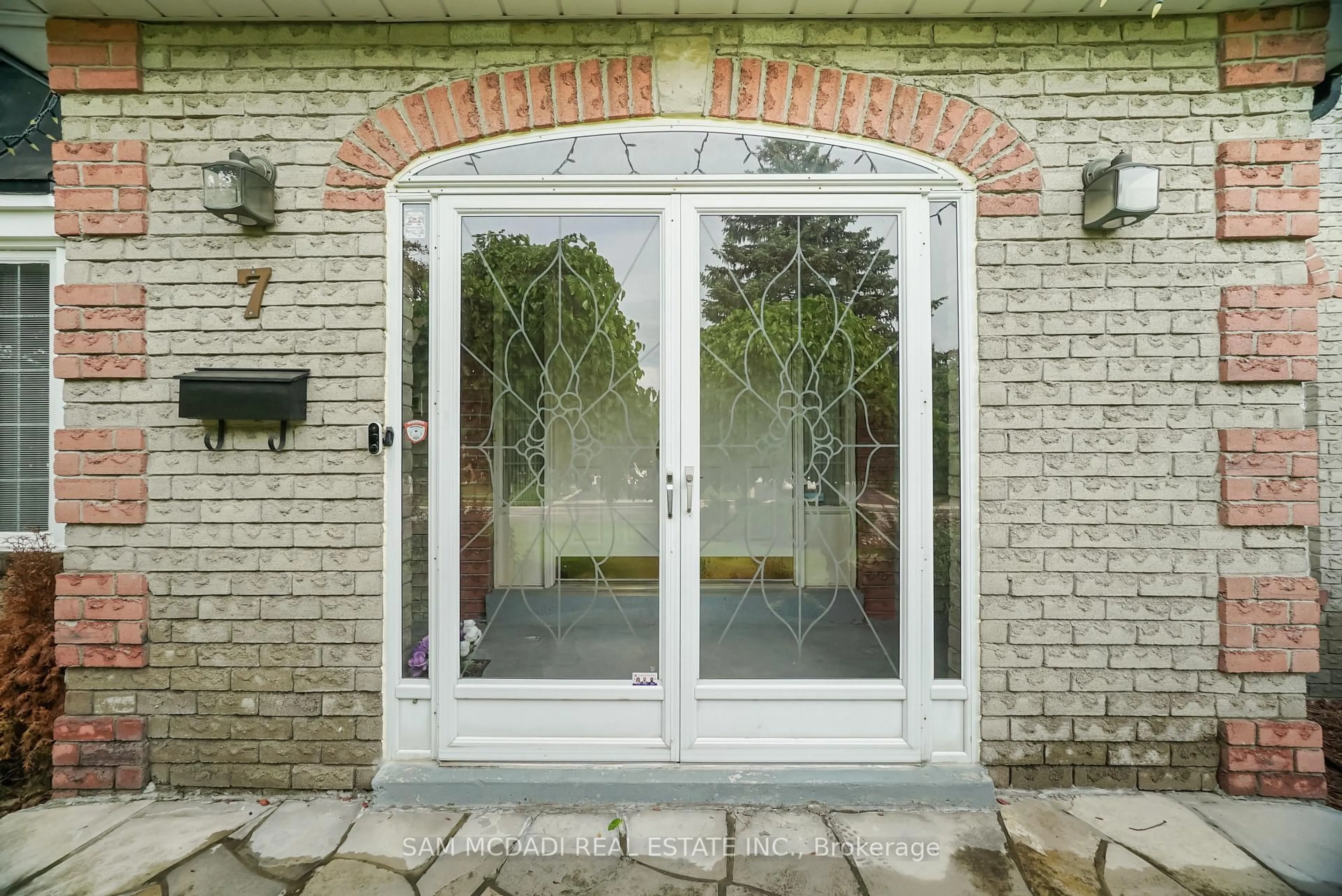 Unknown for 7 Vogue Cres, Brampton Ontario L6Z 4M8