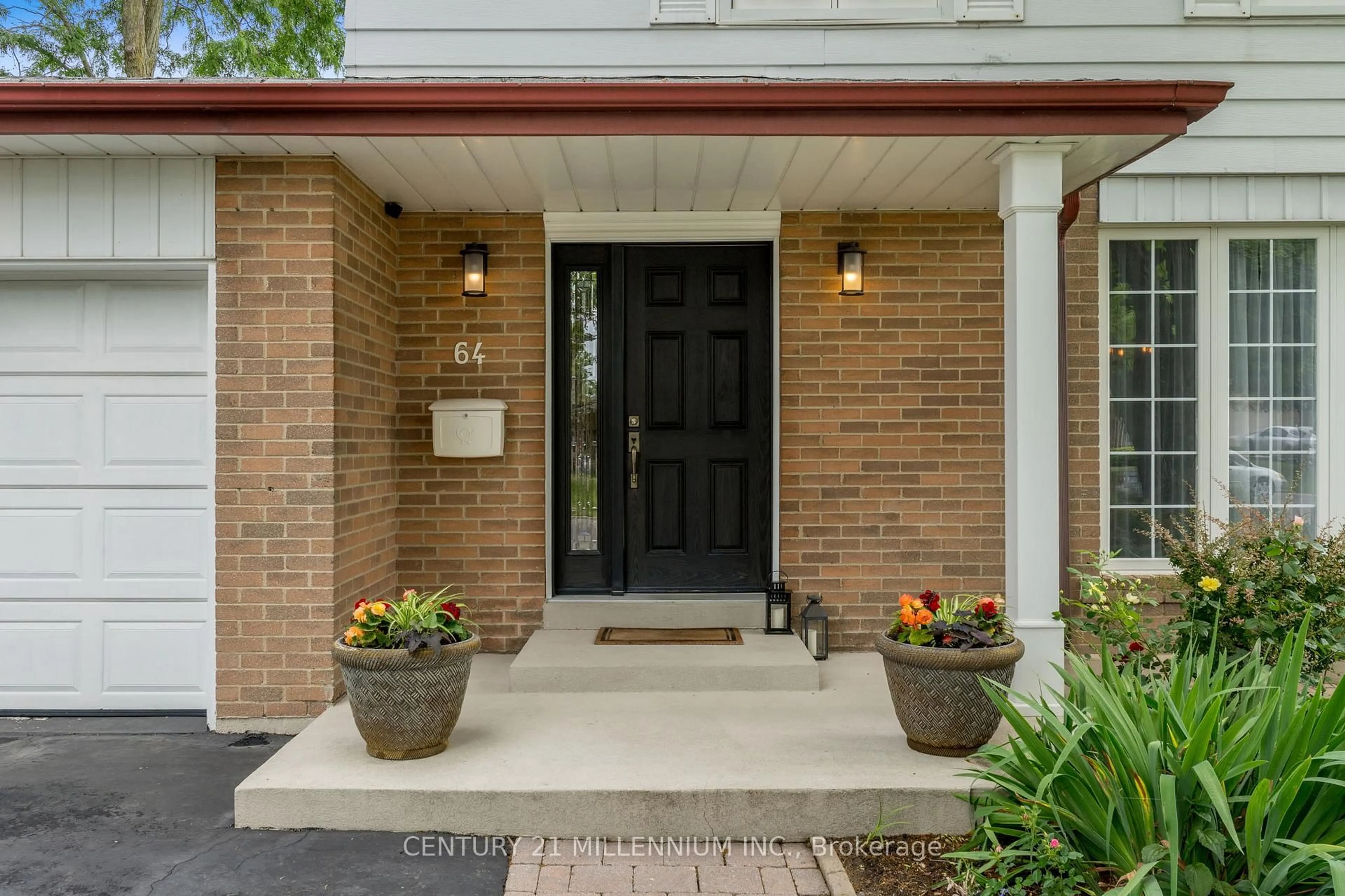 Indoor entryway for 64 Brookland Dr, Brampton Ontario L6T 2M5