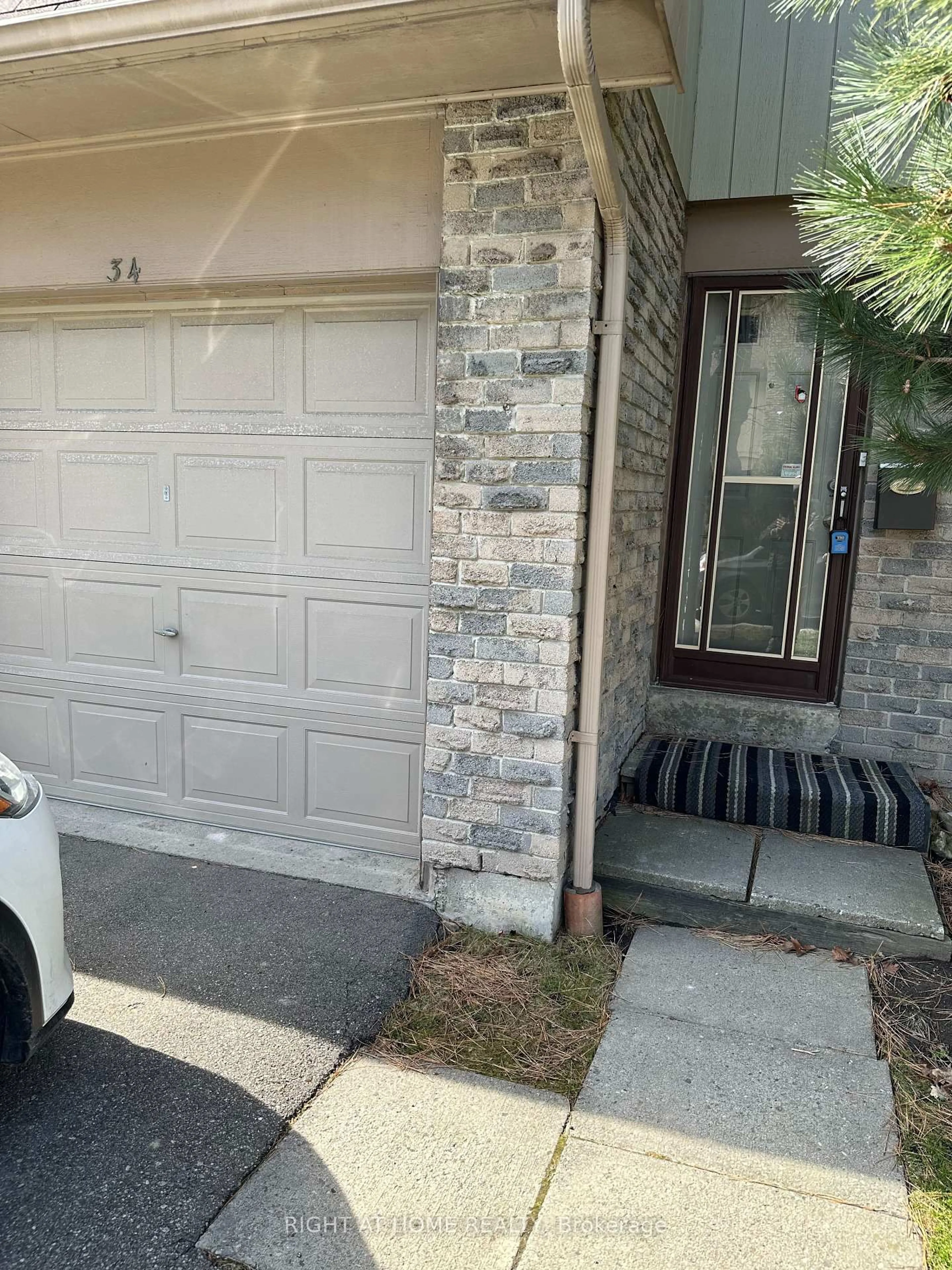 Unknown for 3345 Silverado Dr #34, Mississauga Ontario L5A 3Y8