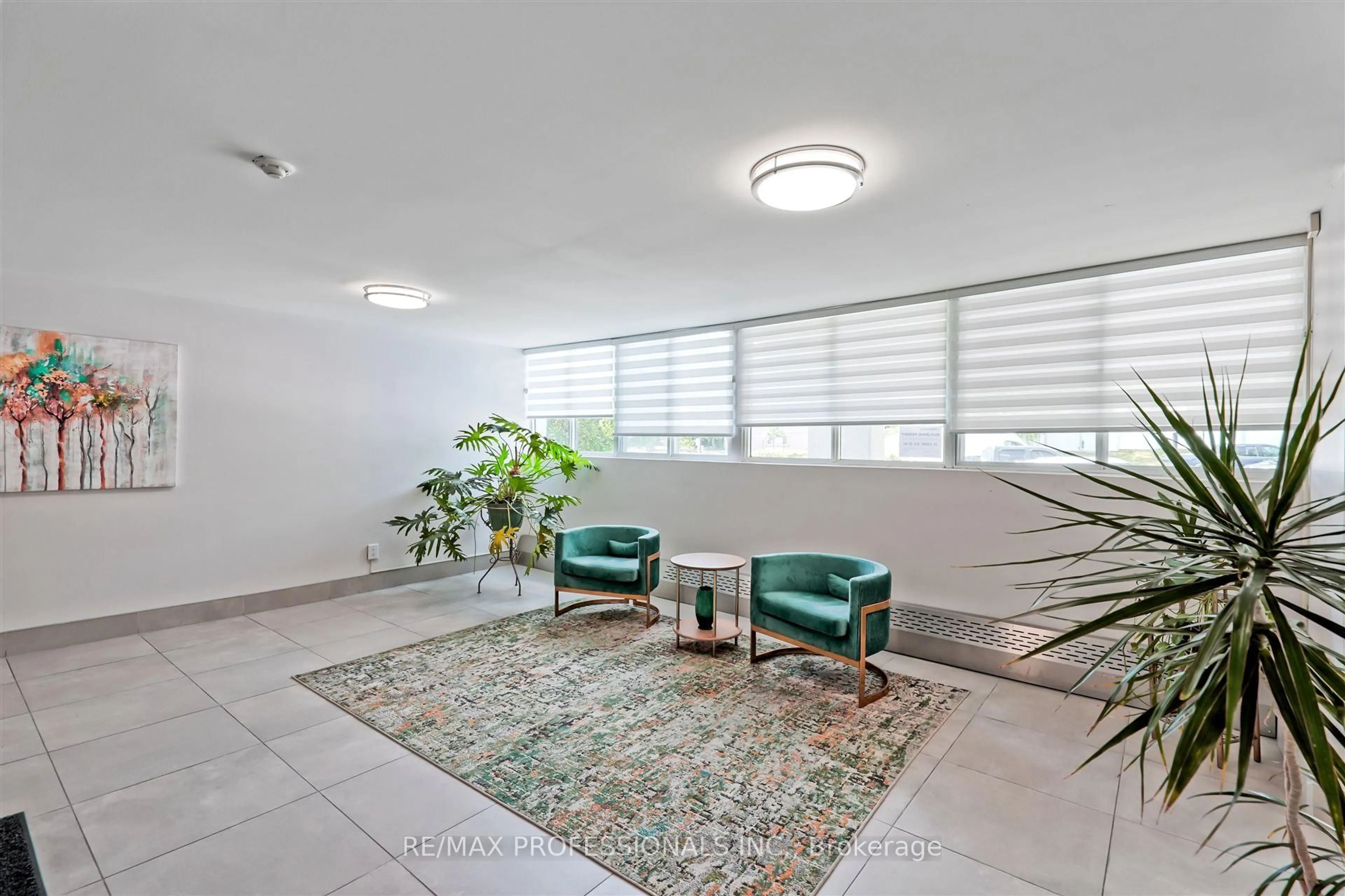 Indoor foyer for 11 Neilson Dr #502, Toronto Ontario M9C 1V4