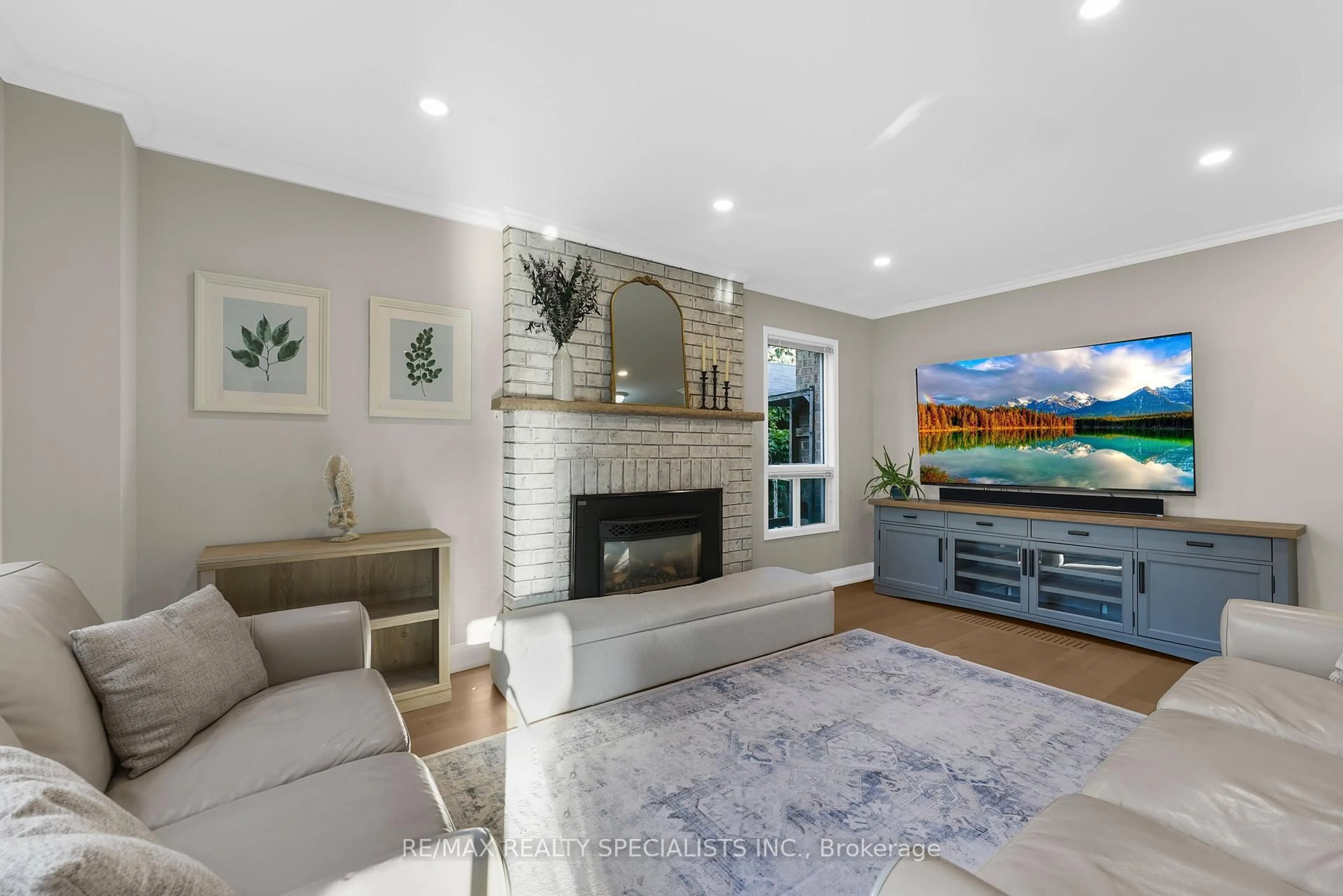 Living room with furniture, ceramic/tile floor for 38 Norfolk Ave, Brampton Ontario L6X 2B5