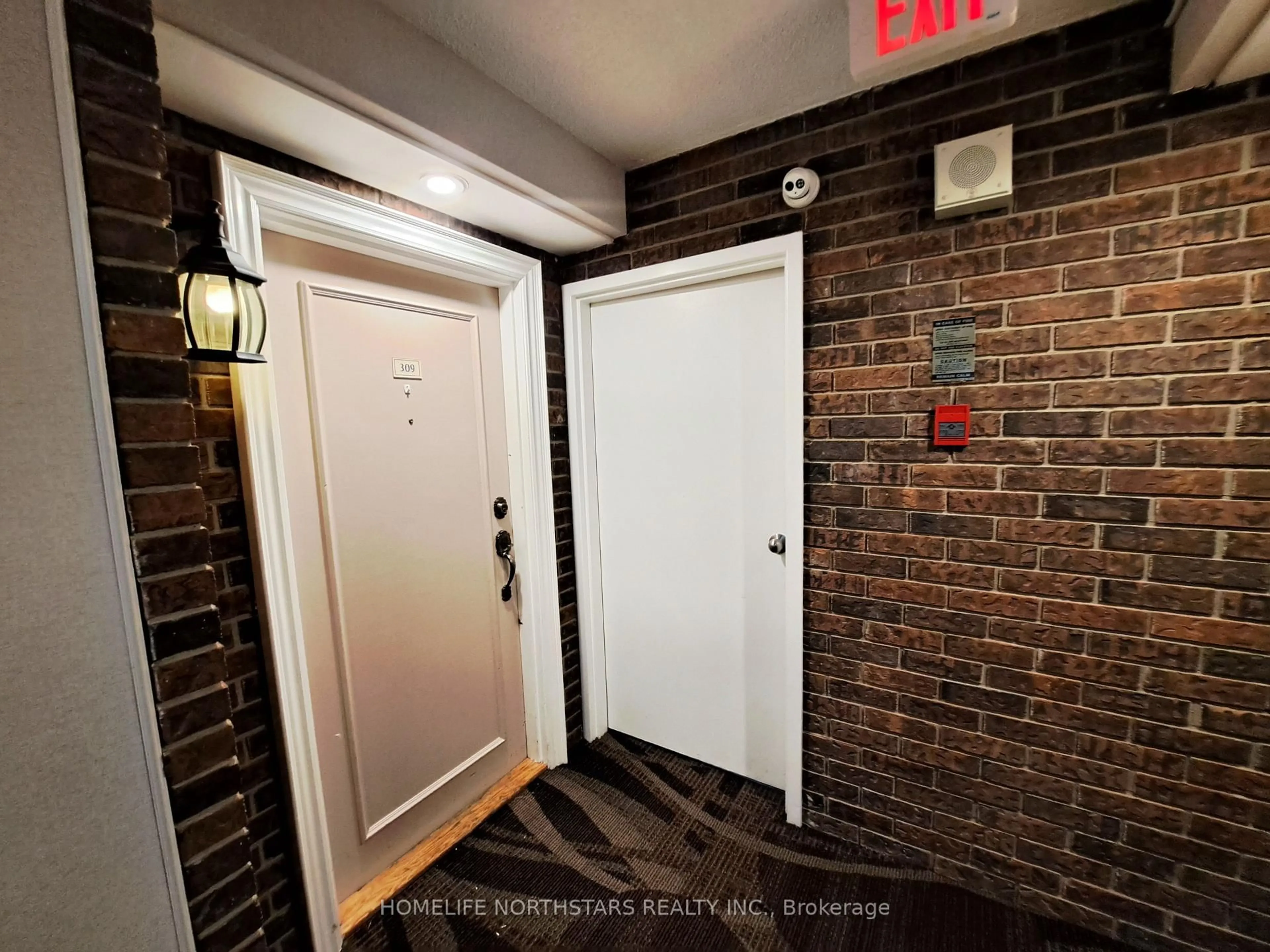 Indoor entryway for 3 Lisa St #309, Brampton Ontario L6T 4A2