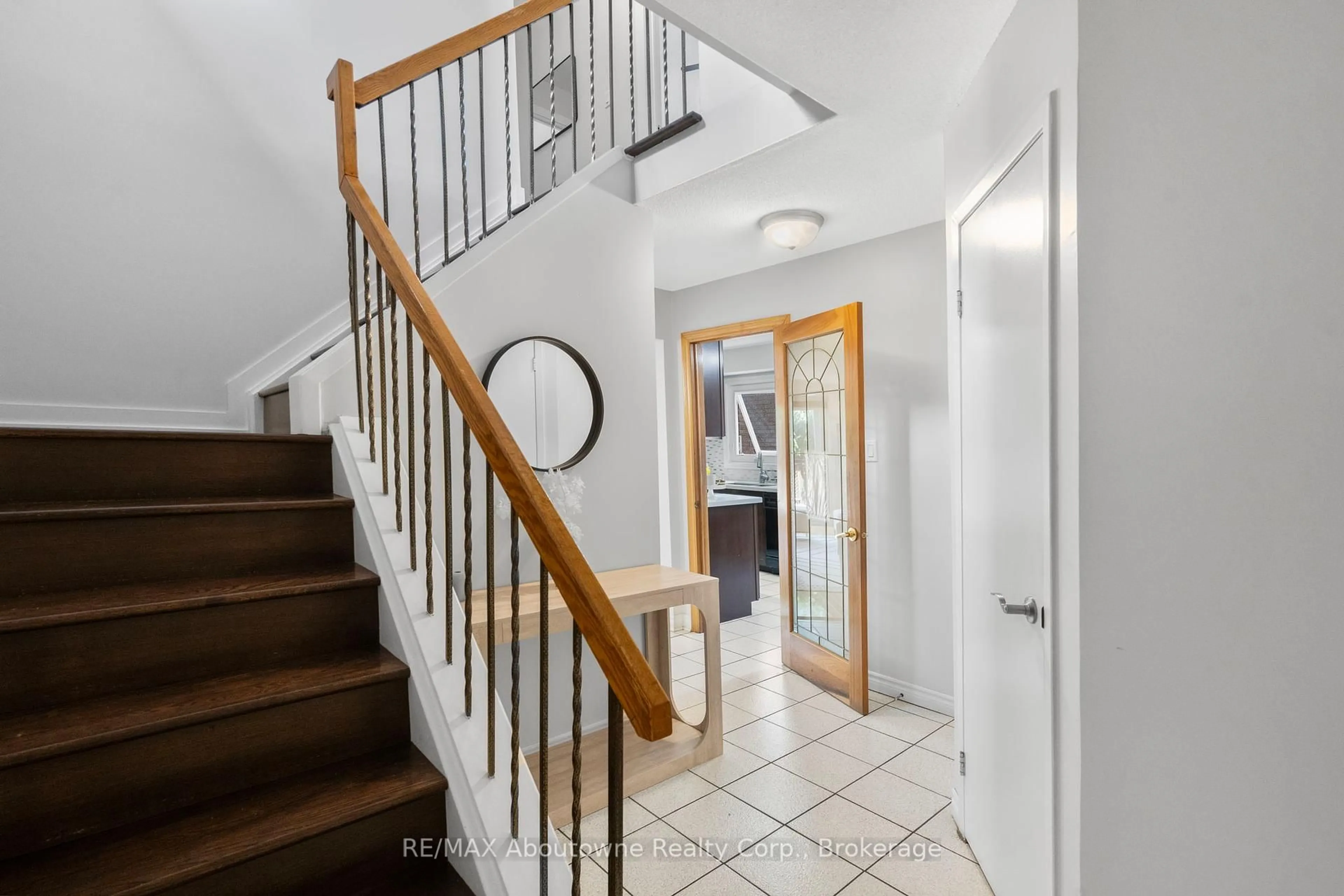 Indoor entryway for 17 Adam St, Brampton Ontario L6Z 2S2