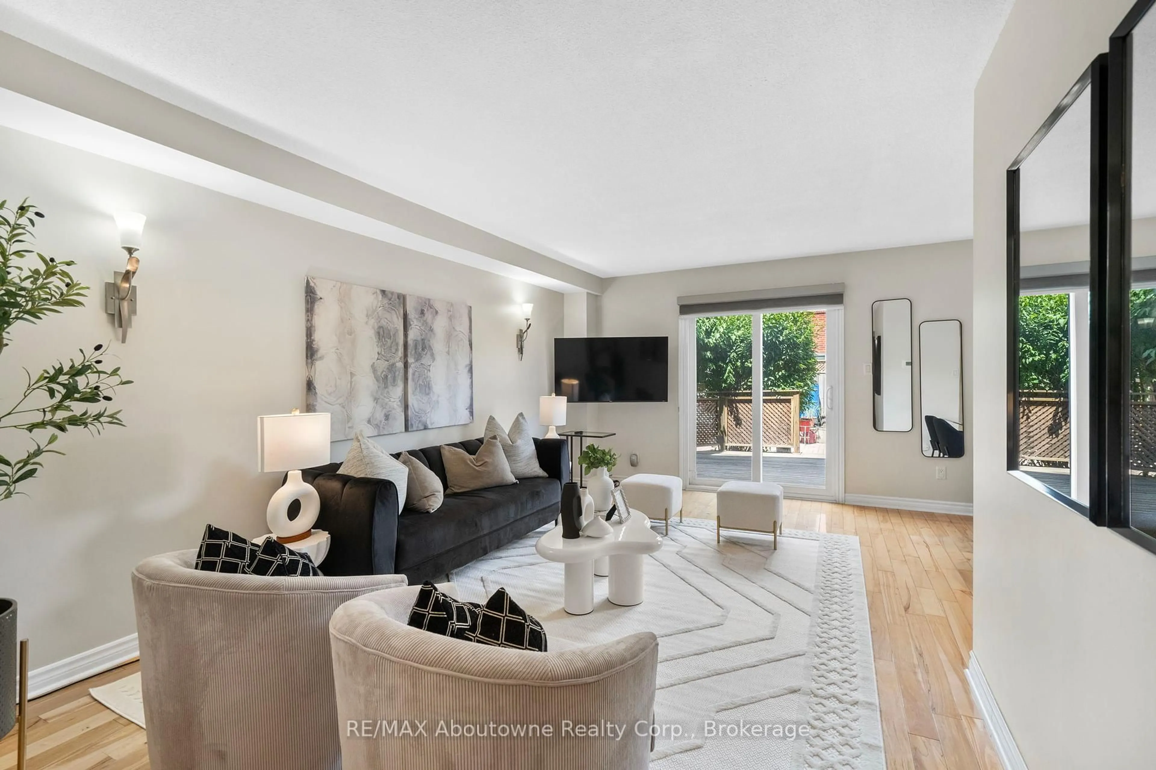 Living room with furniture, unknown for 17 Adam St, Brampton Ontario L6Z 2S2