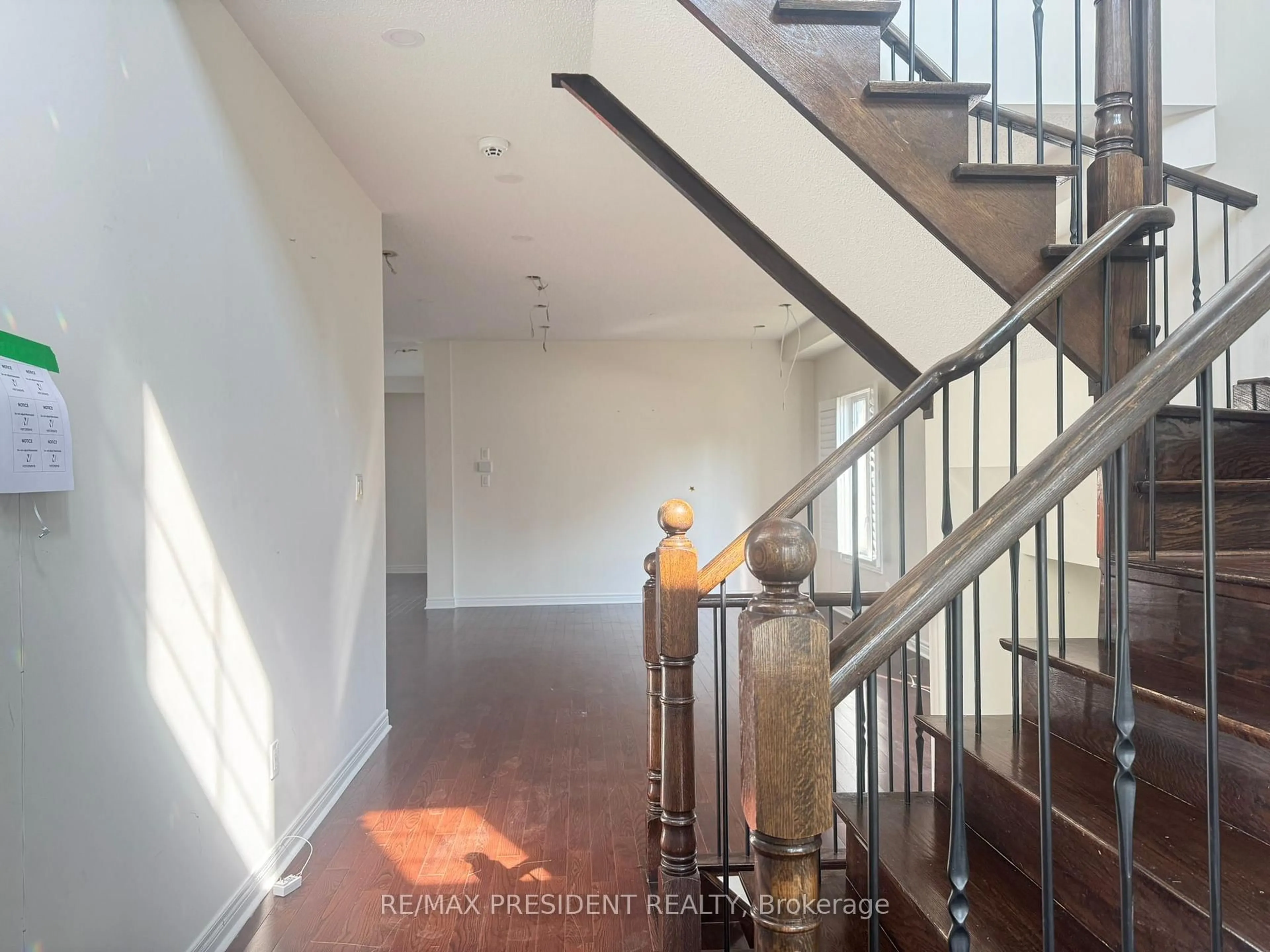 Indoor foyer for 4 Arctic Wolf Rd, Brampton Ontario L6R 3K4