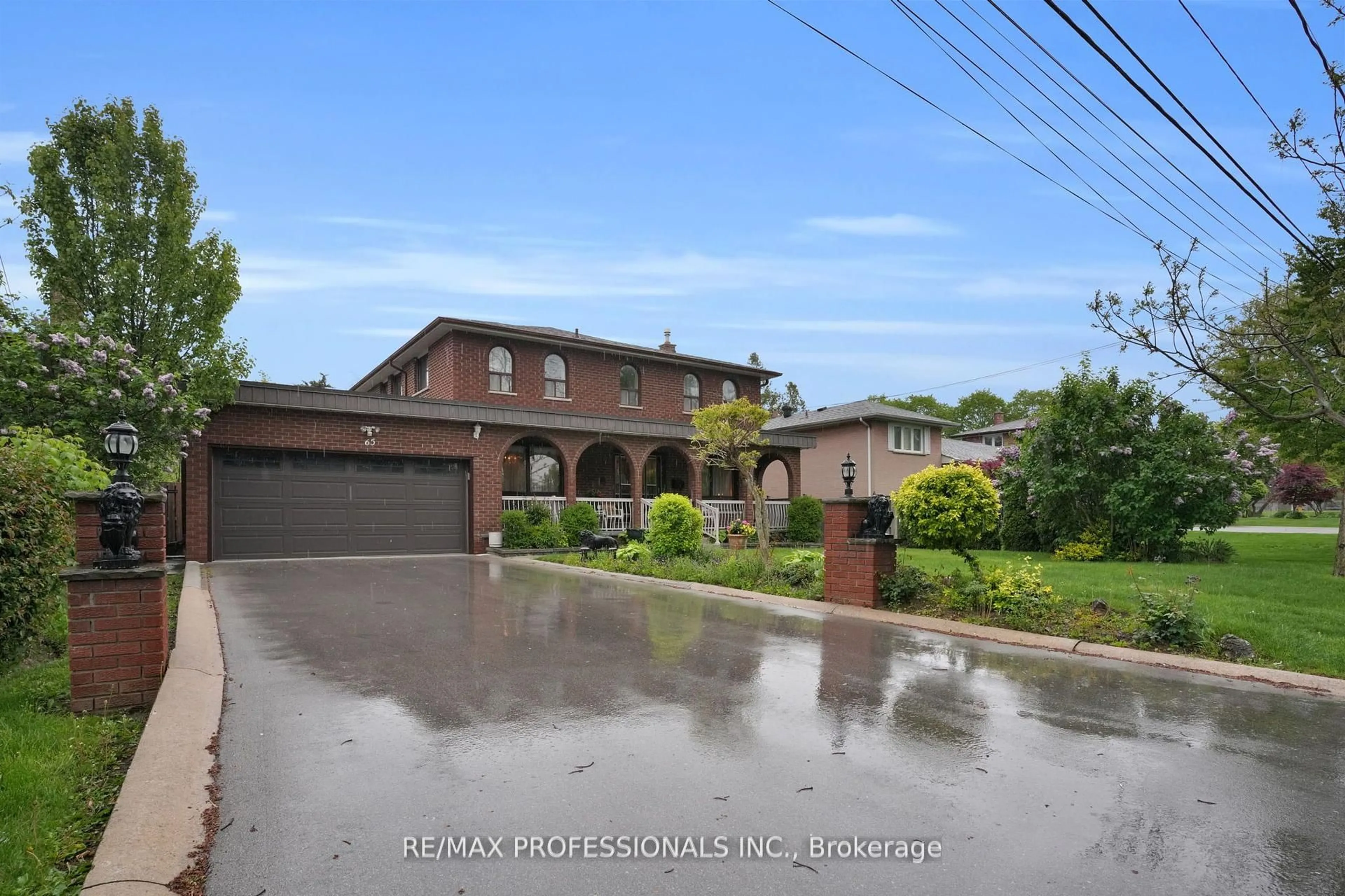 A pic from outside/outdoor area/front of a property/back of a property/a pic from drone, street for 65 Strathburn Blvd, Toronto Ontario M9M 2X8