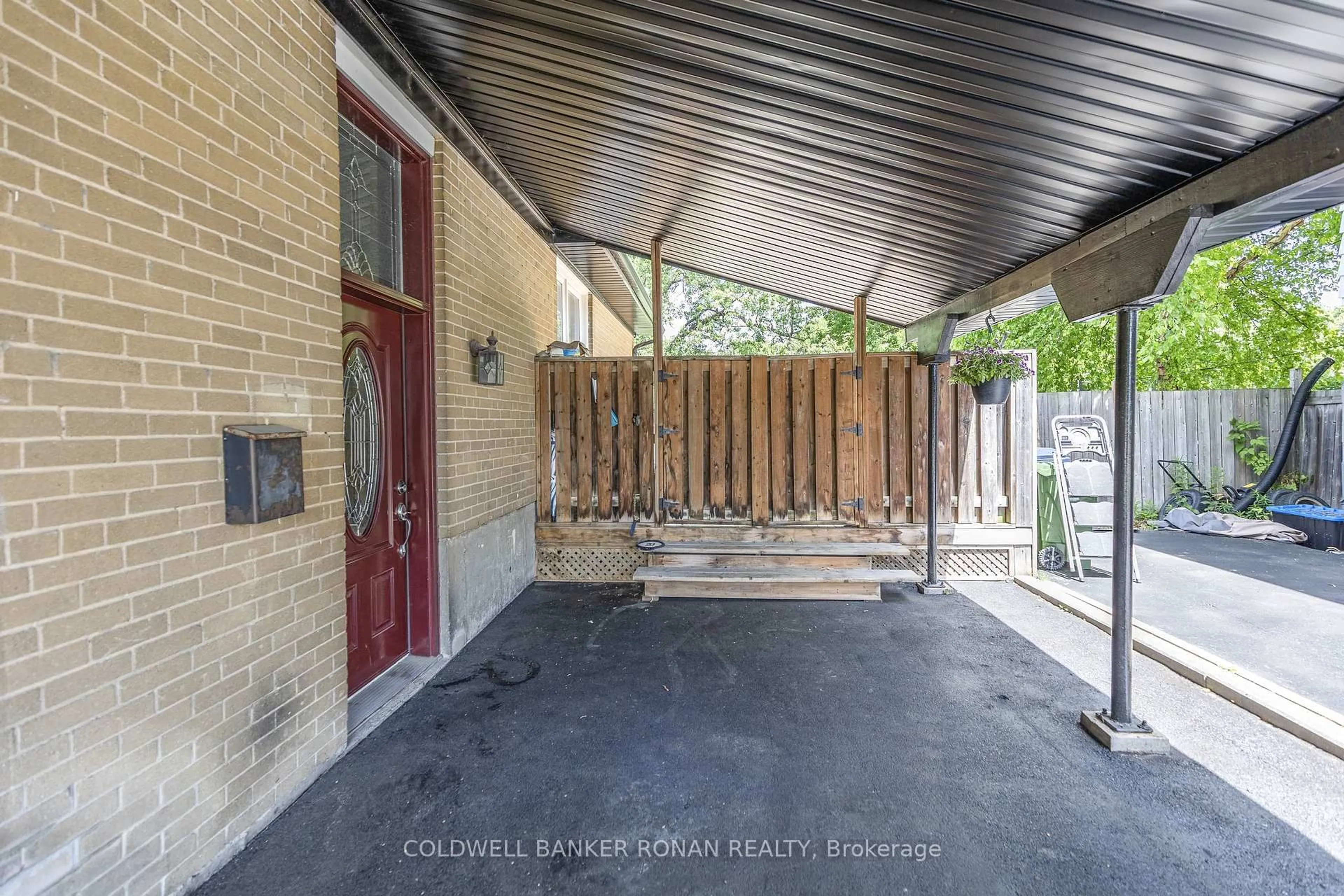 Unknown for 20 Hallow Cres, Toronto Ontario M9W 2V9