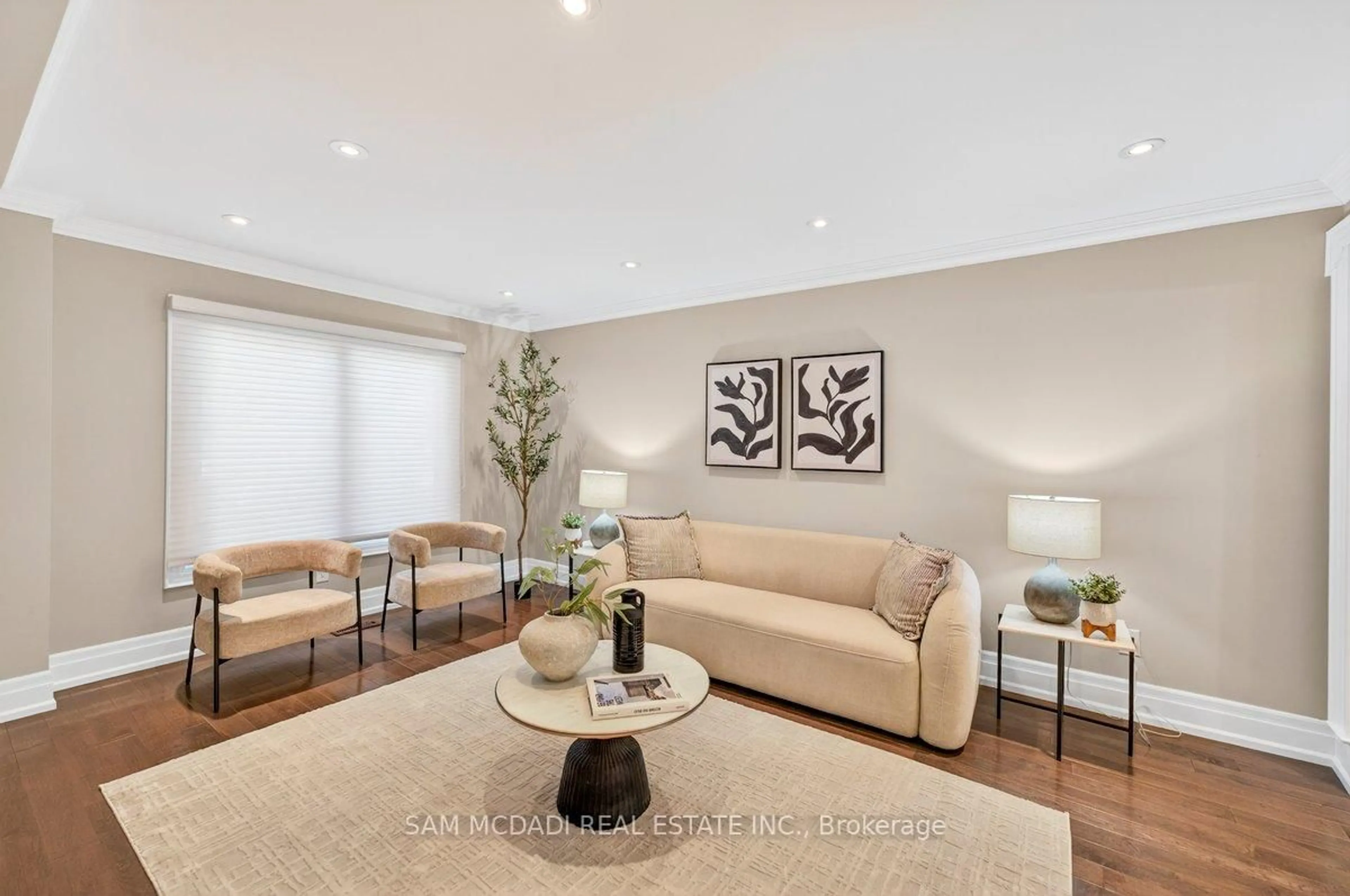 Living room with furniture, unknown for 1779 Fifeshire Crt, Mississauga Ontario L5L 2T3