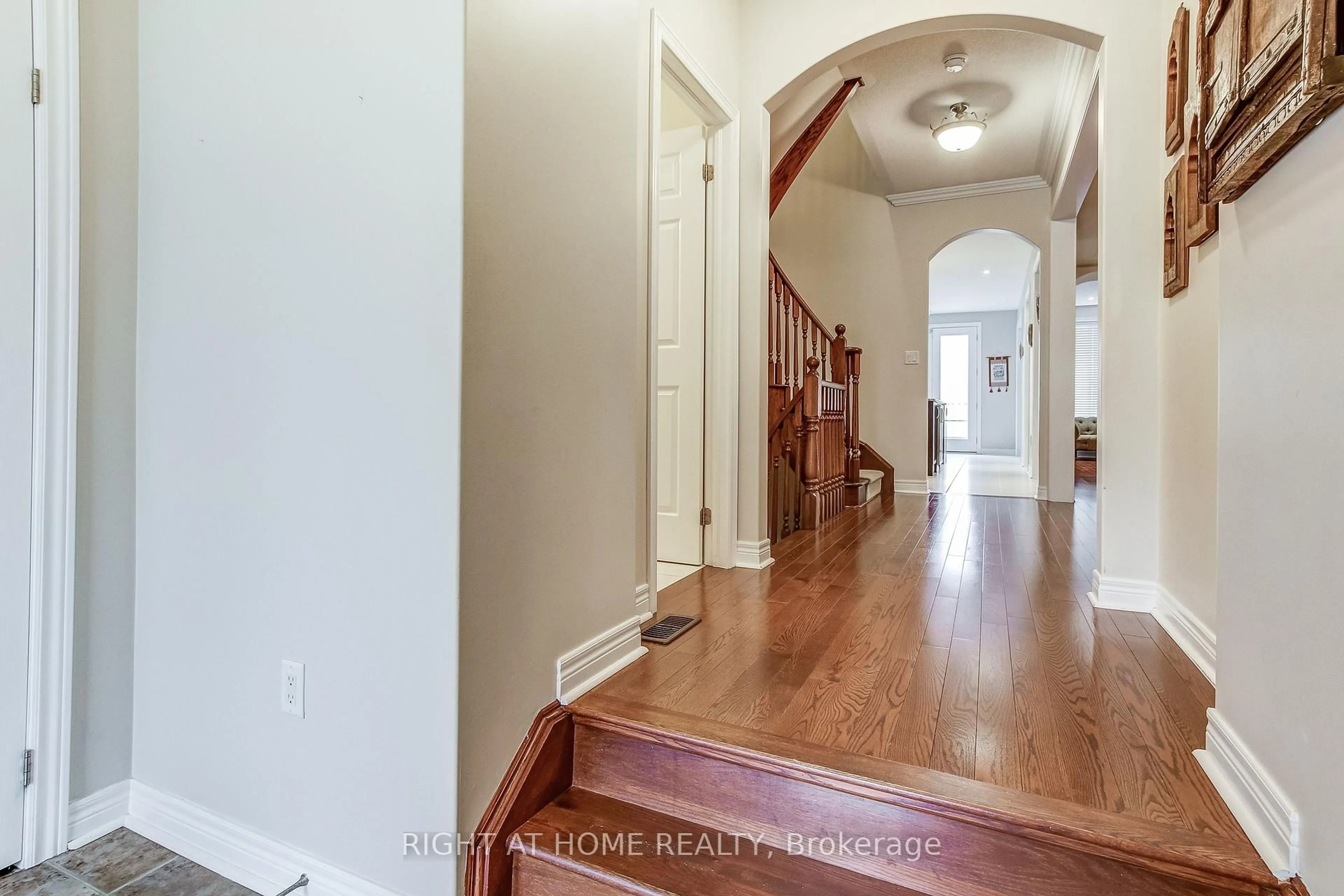Indoor entryway for 2467 Thornfield Common, Oakville Ontario L6M 0S2