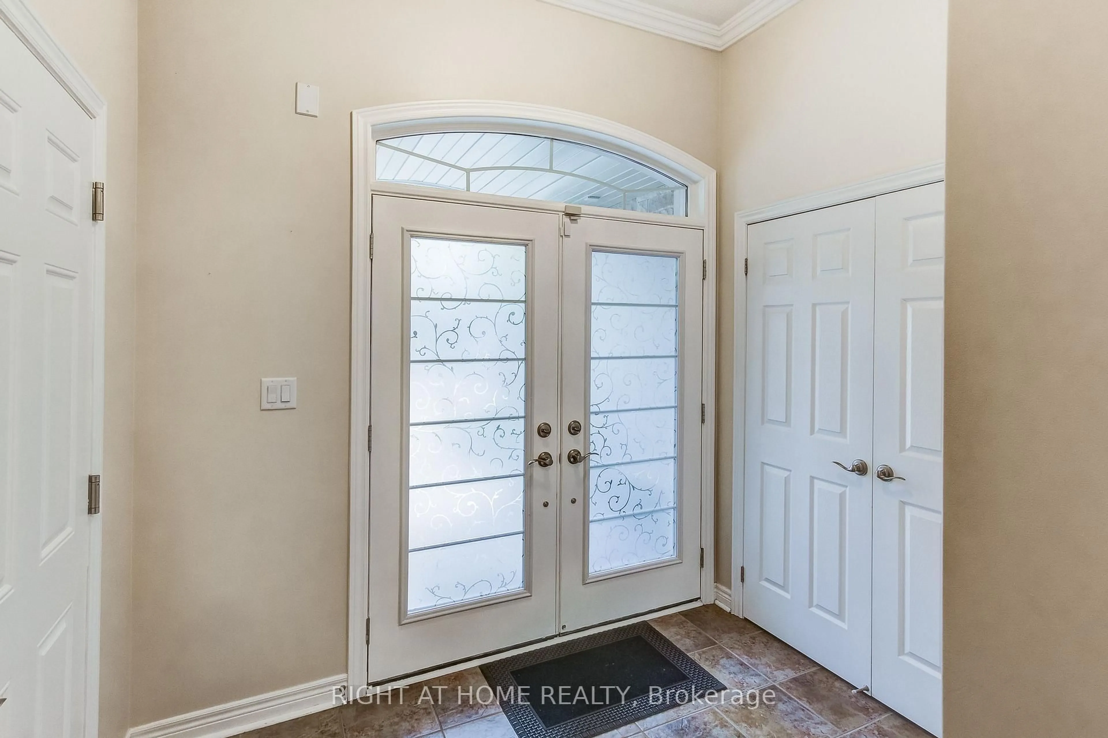 Indoor entryway for 2467 Thornfield Common, Oakville Ontario L6M 0S2
