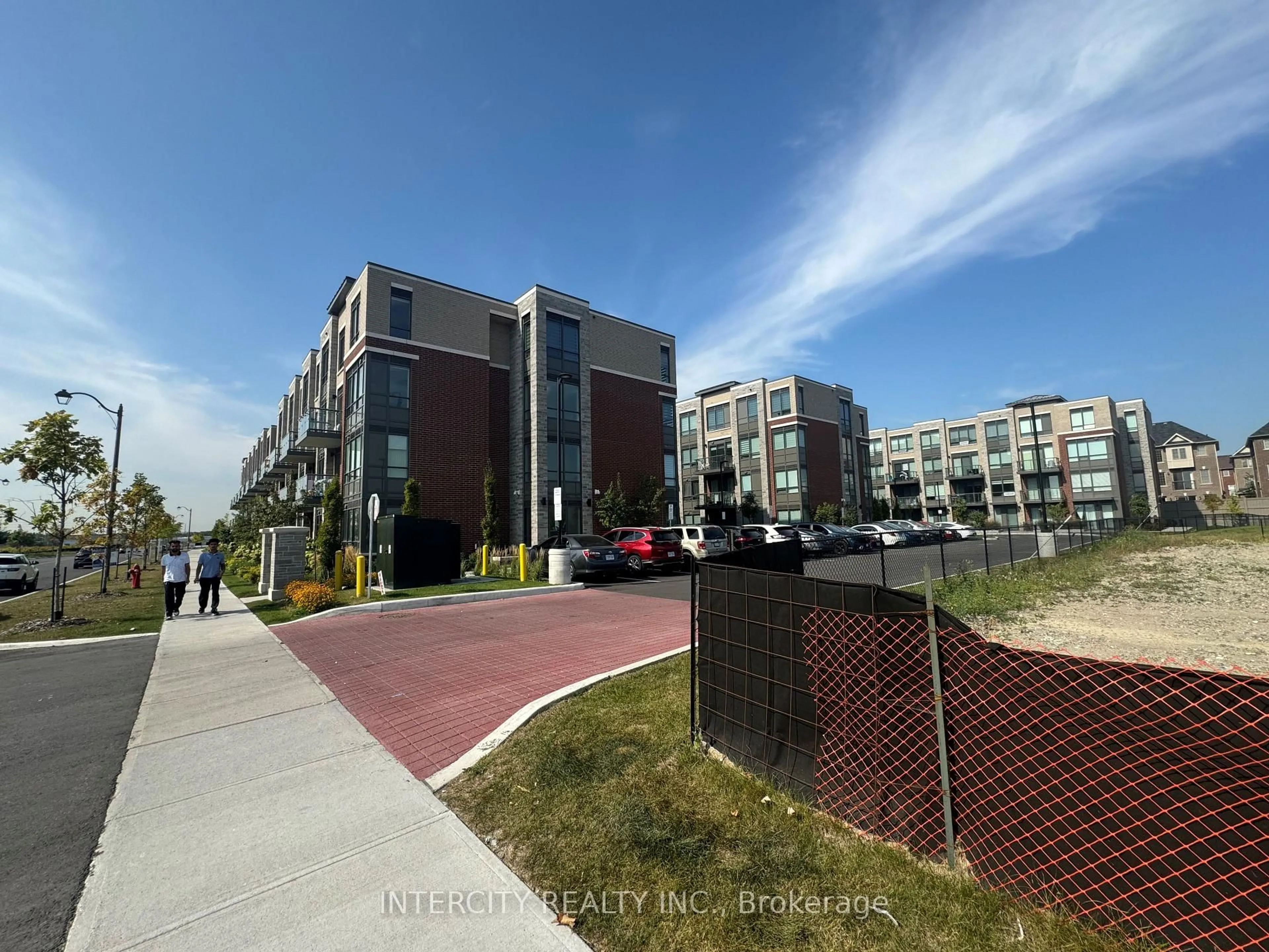 Blurry image for 85 Attmar Dr #138, Brampton Ontario L6P 0Y6
