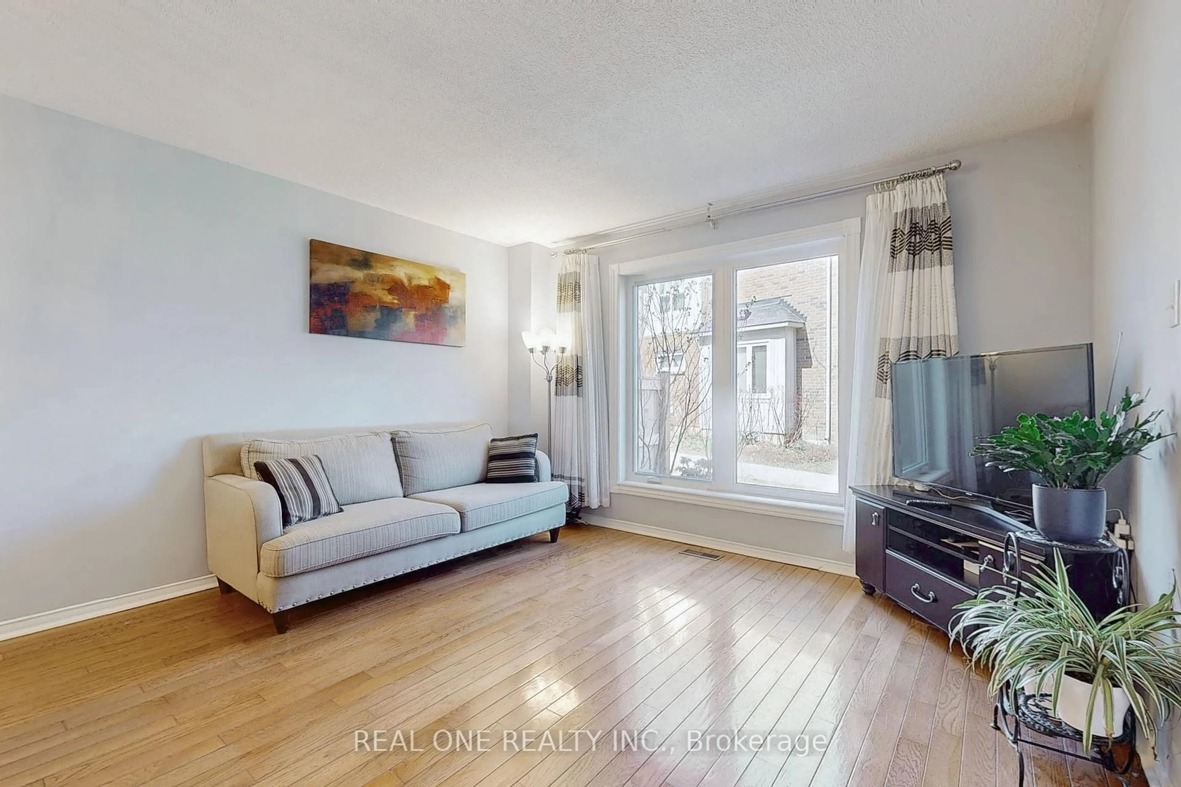 Living room with furniture, wood/laminate floor for 5865 Dalebrook Cres #47B, Mississauga Ontario L5M 5X1