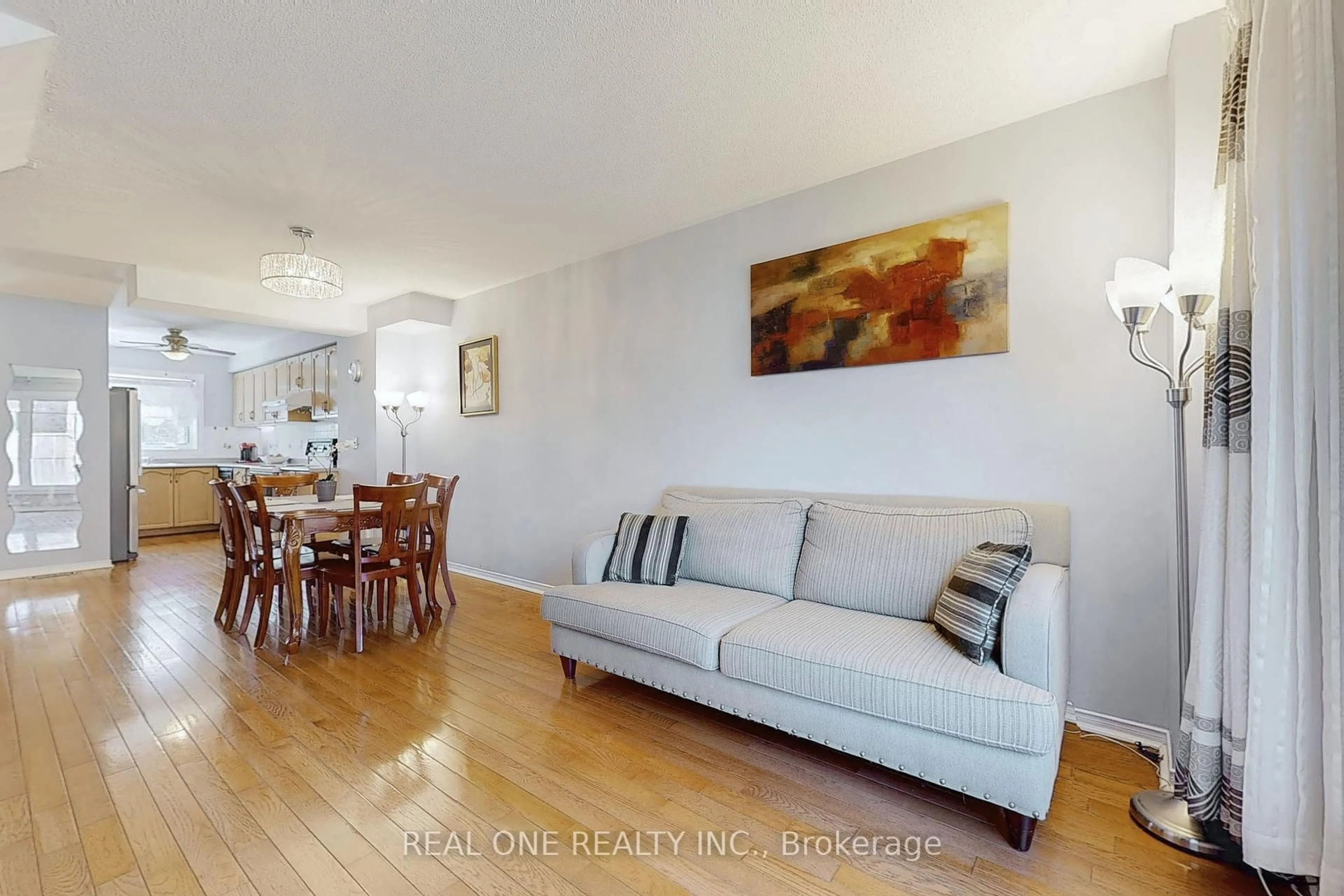 Living room with furniture, unknown for 5865 Dalebrook Cres #47B, Mississauga Ontario L5M 5X1