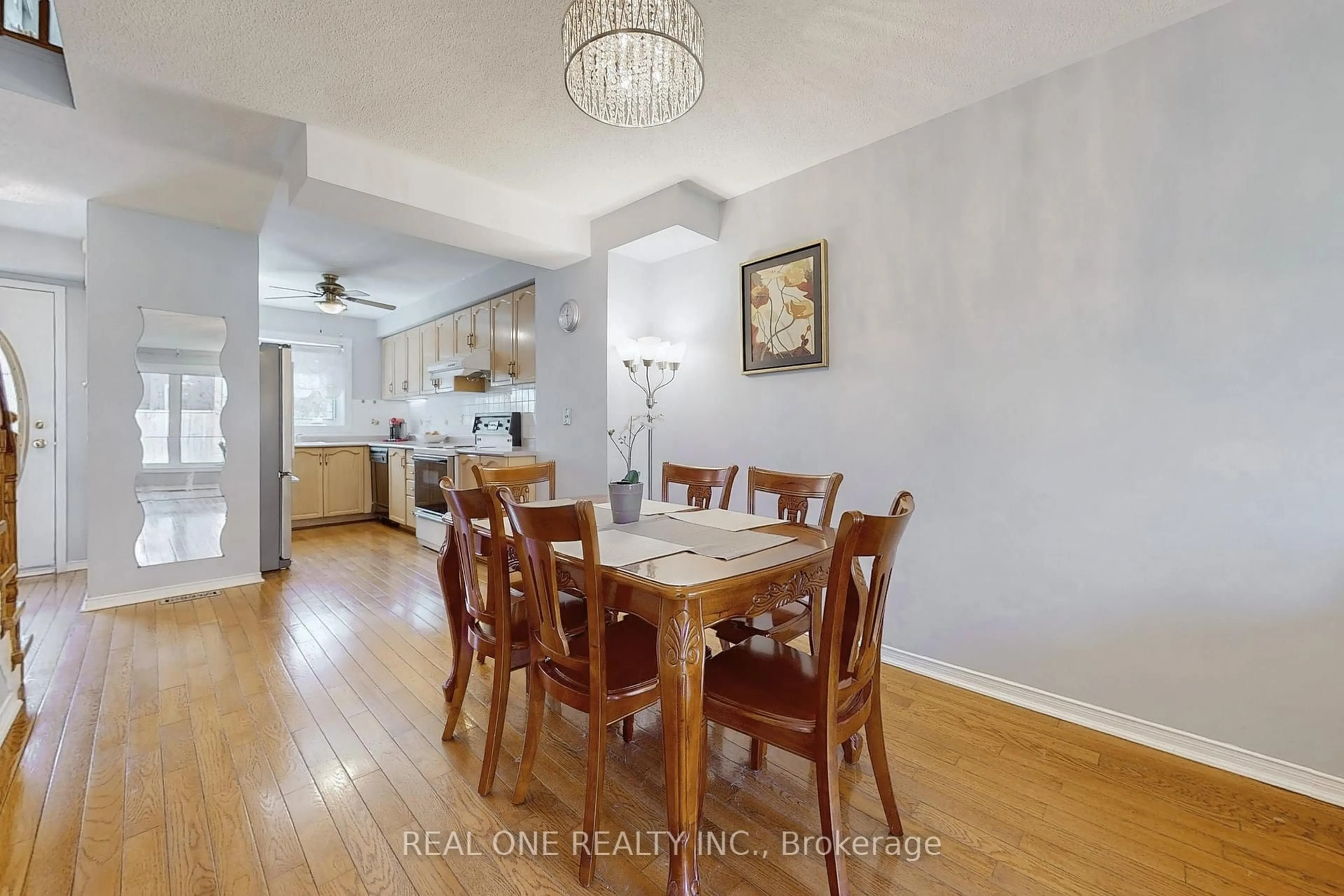 Dining room, wood/laminate floor for 5865 Dalebrook Cres #47B, Mississauga Ontario L5M 5X1