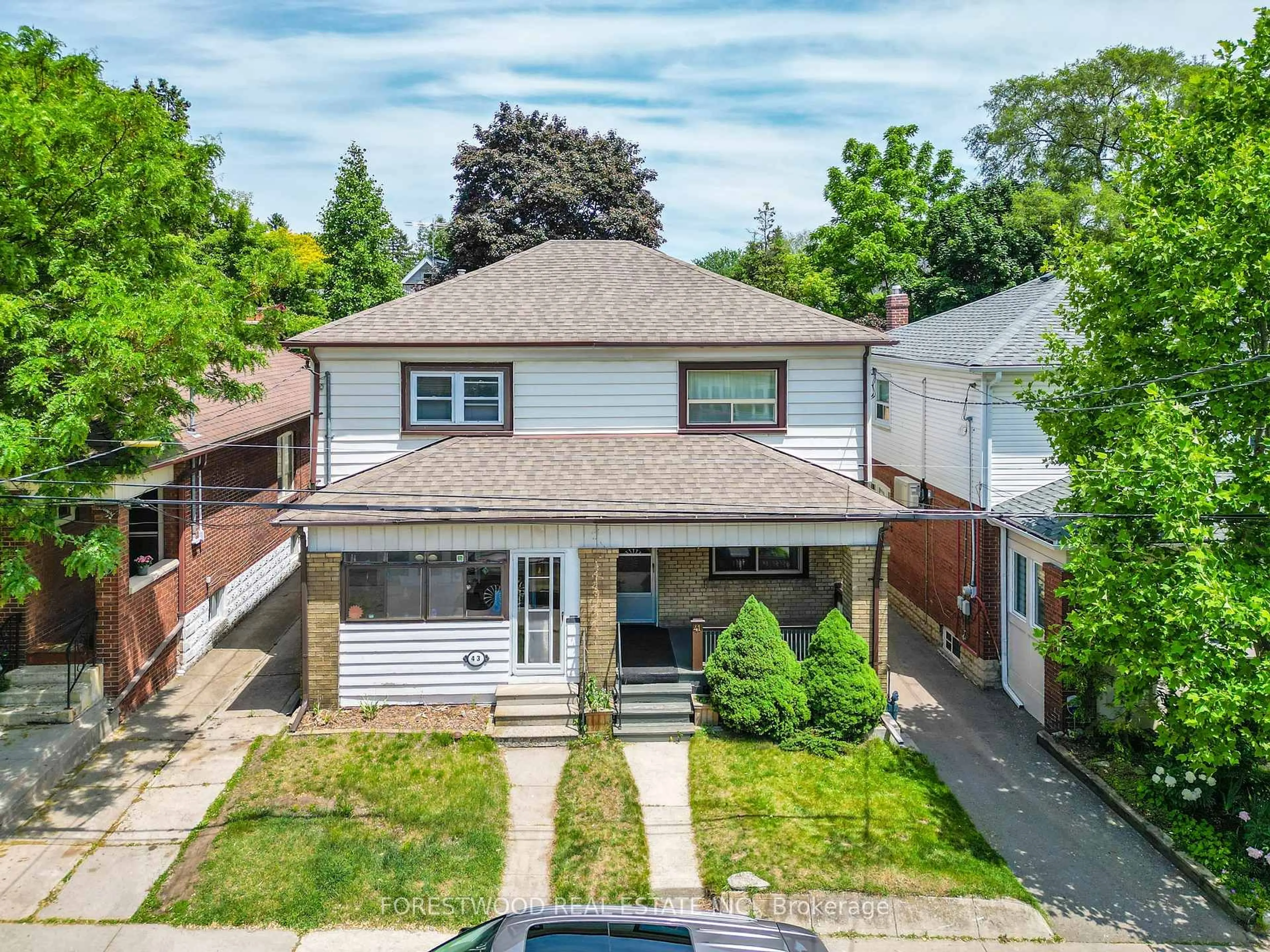 A pic from outside/outdoor area/front of a property/back of a property/a pic from drone, street for 41 Runnymede Rd, Toronto Ontario M6S 2Y1