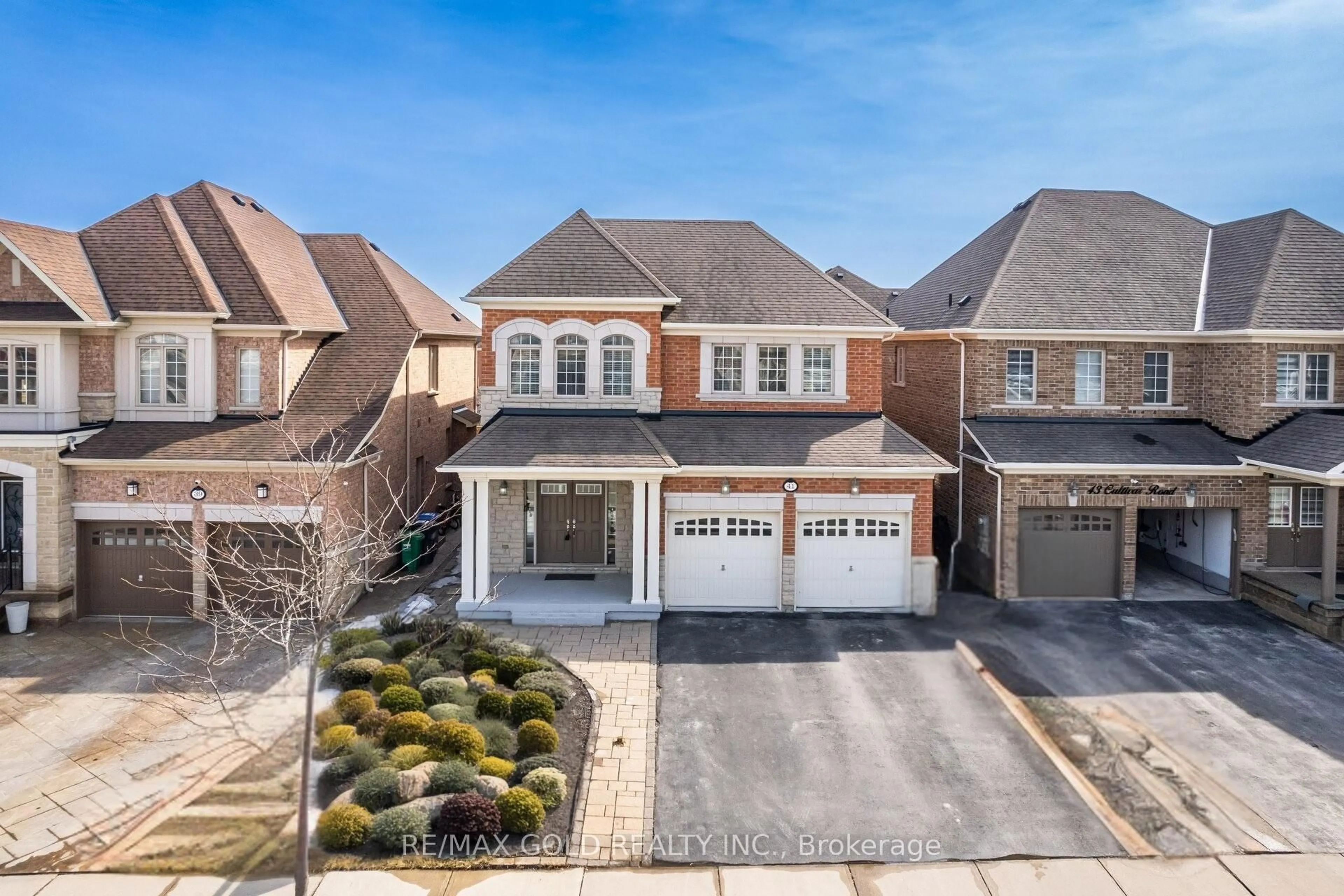 A pic from outside/outdoor area/front of a property/back of a property/a pic from drone, street for 41 Cultivar Rd, Brampton Ontario L6P 3M4