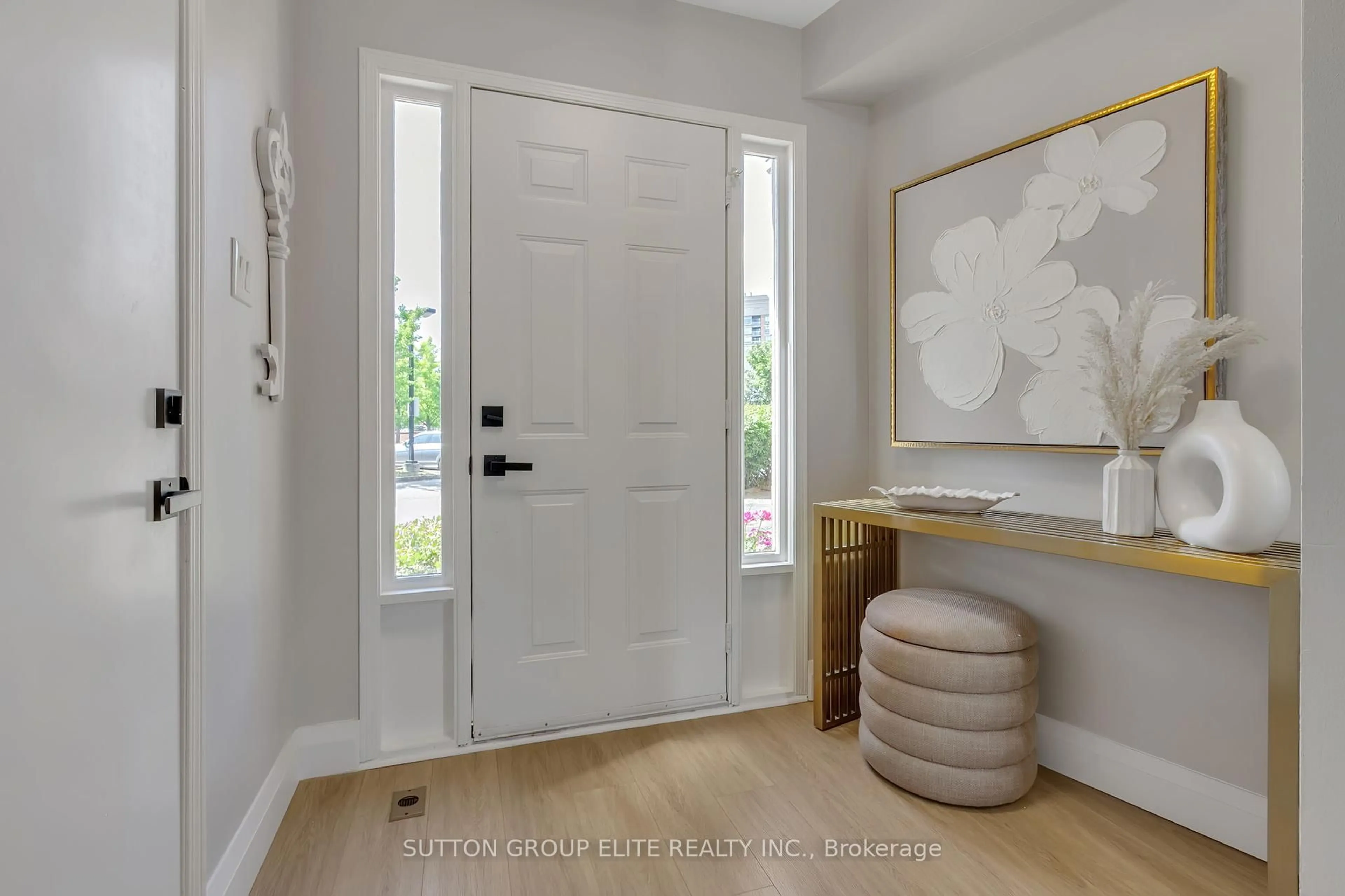 Indoor entryway for 1171 Upper Village Dr, Mississauga Ontario L5E 3J1