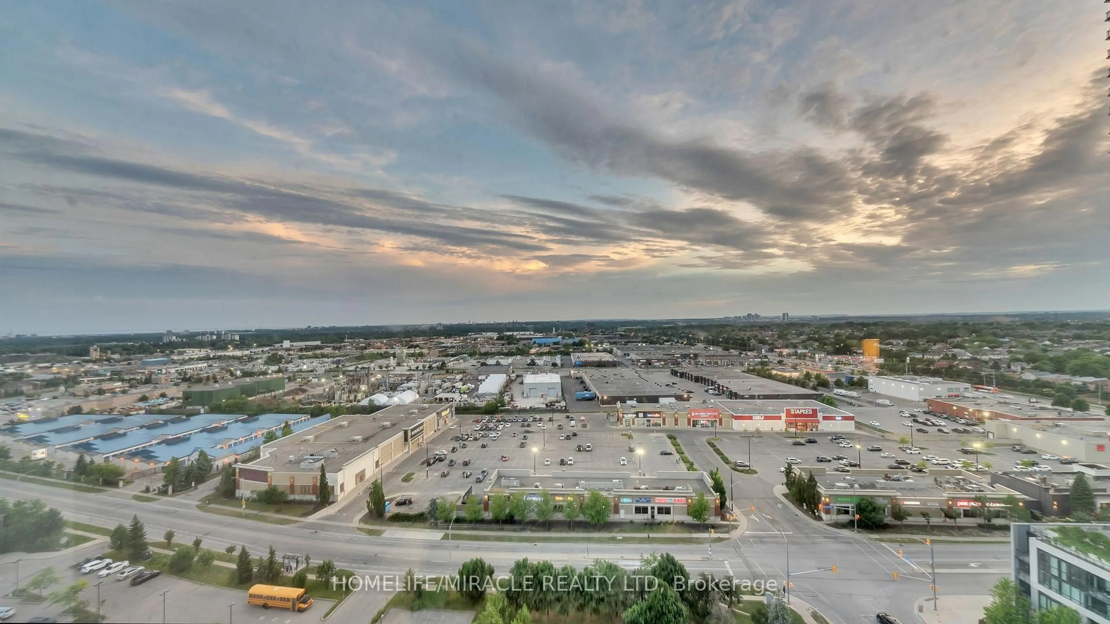 A pic from outside/outdoor area/front of a property/back of a property/a pic from drone, unknown for 550 Webb Dr #2009, Mississauga Ontario L5B 3Y4