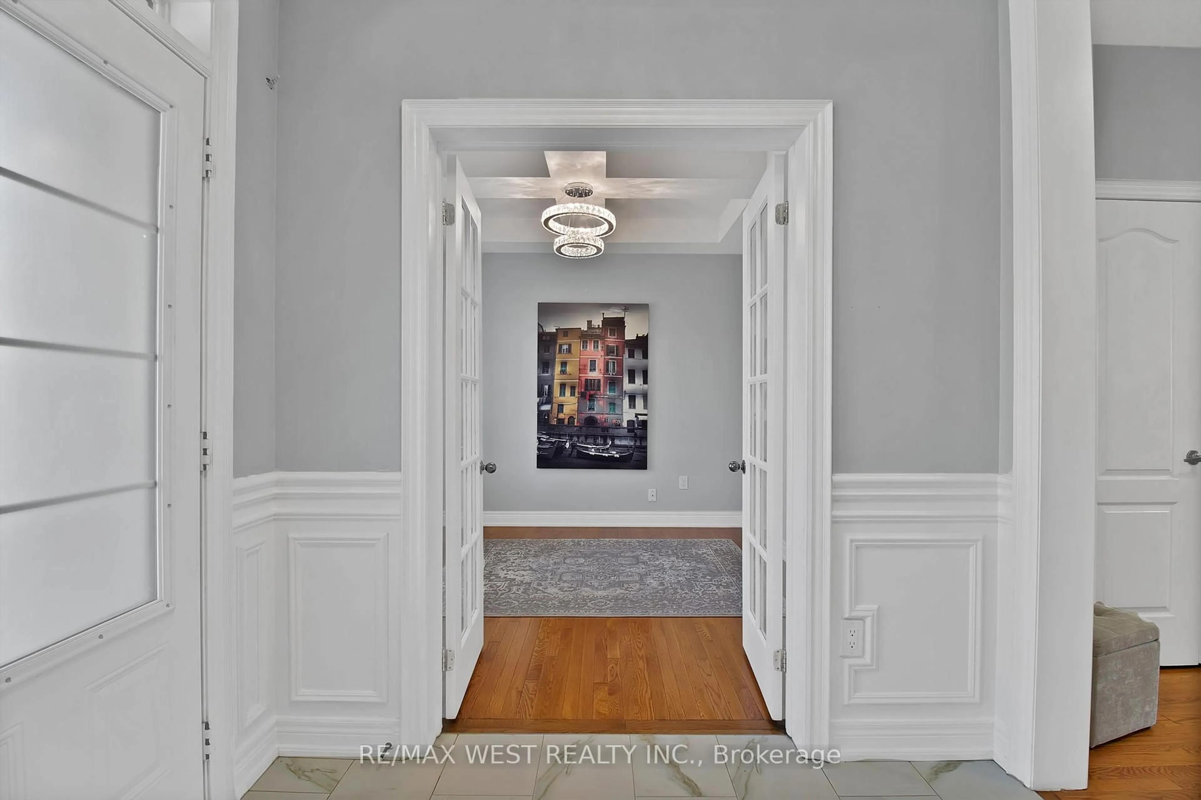Indoor foyer for 3 Fallowfield Rd, Brampton Ontario L6X 0W3