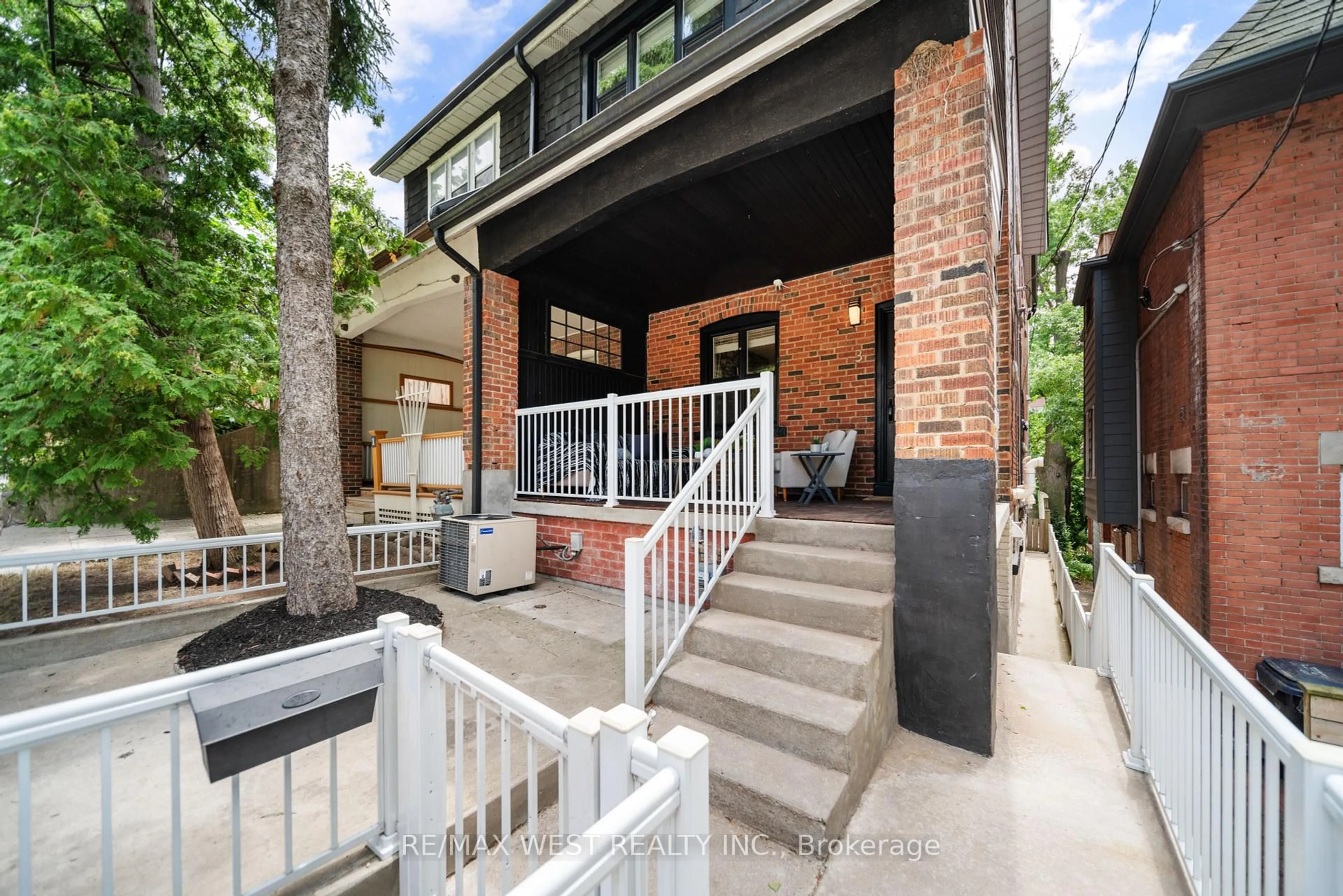 Unknown for 3 Glen Gordon Rd, Toronto Ontario M6P 1B7