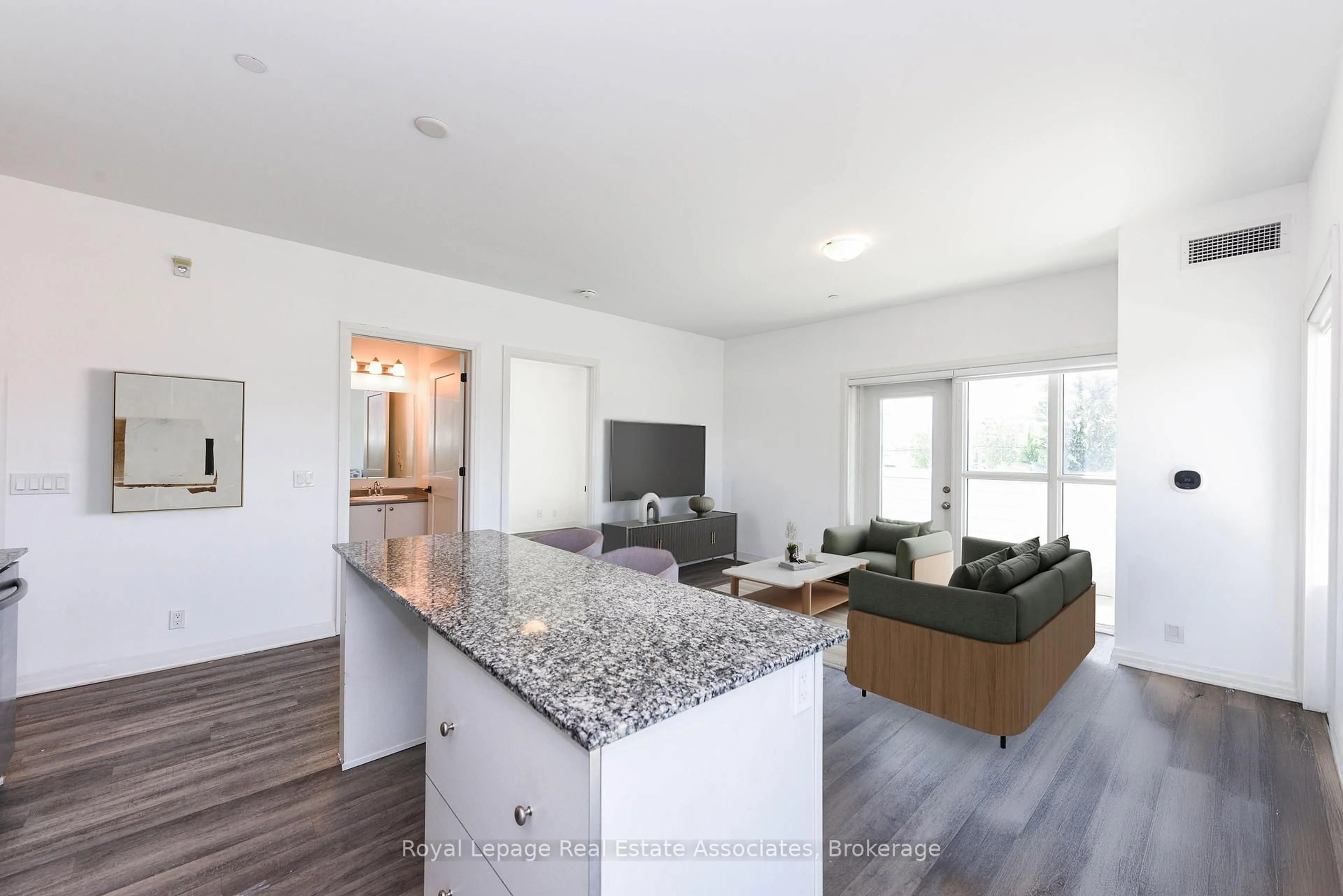 Open concept kitchen, unknown for 102 Grovewood Common #123, Oakville Ontario L6H 0X2