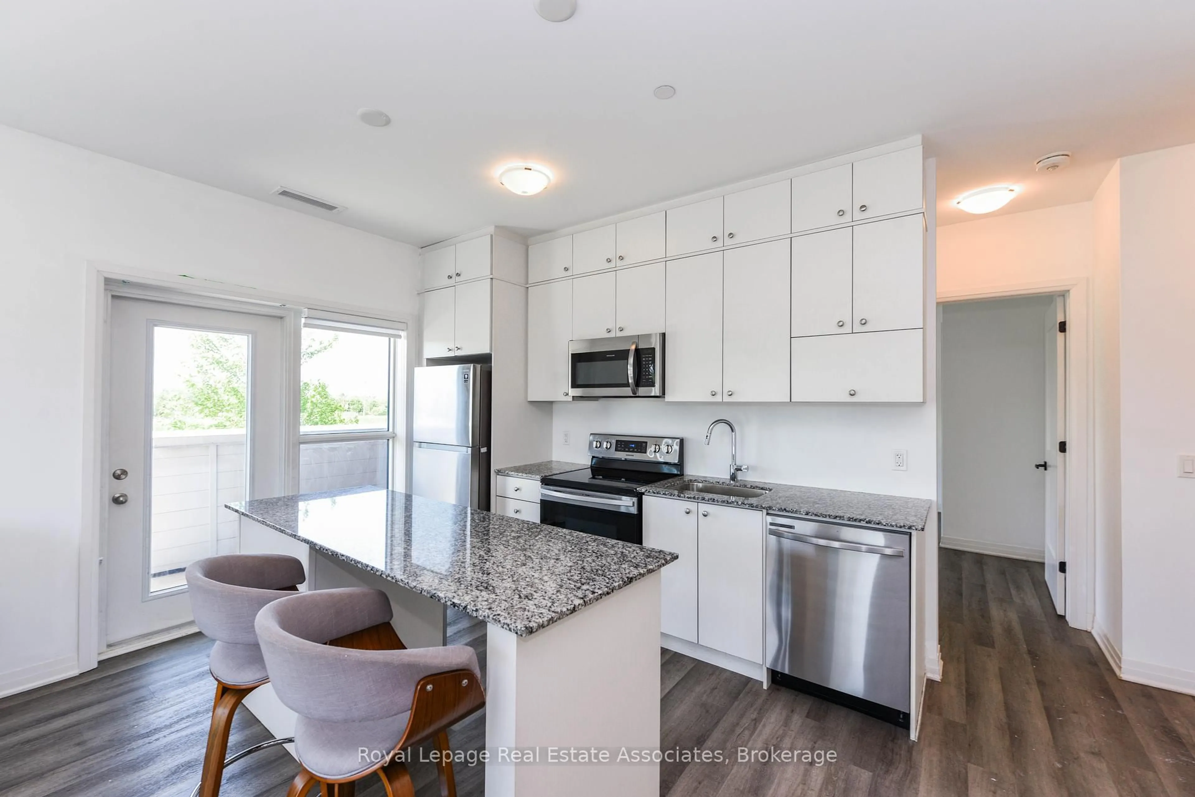 Open concept kitchen, unknown for 102 Grovewood Common #123, Oakville Ontario L6H 0X2