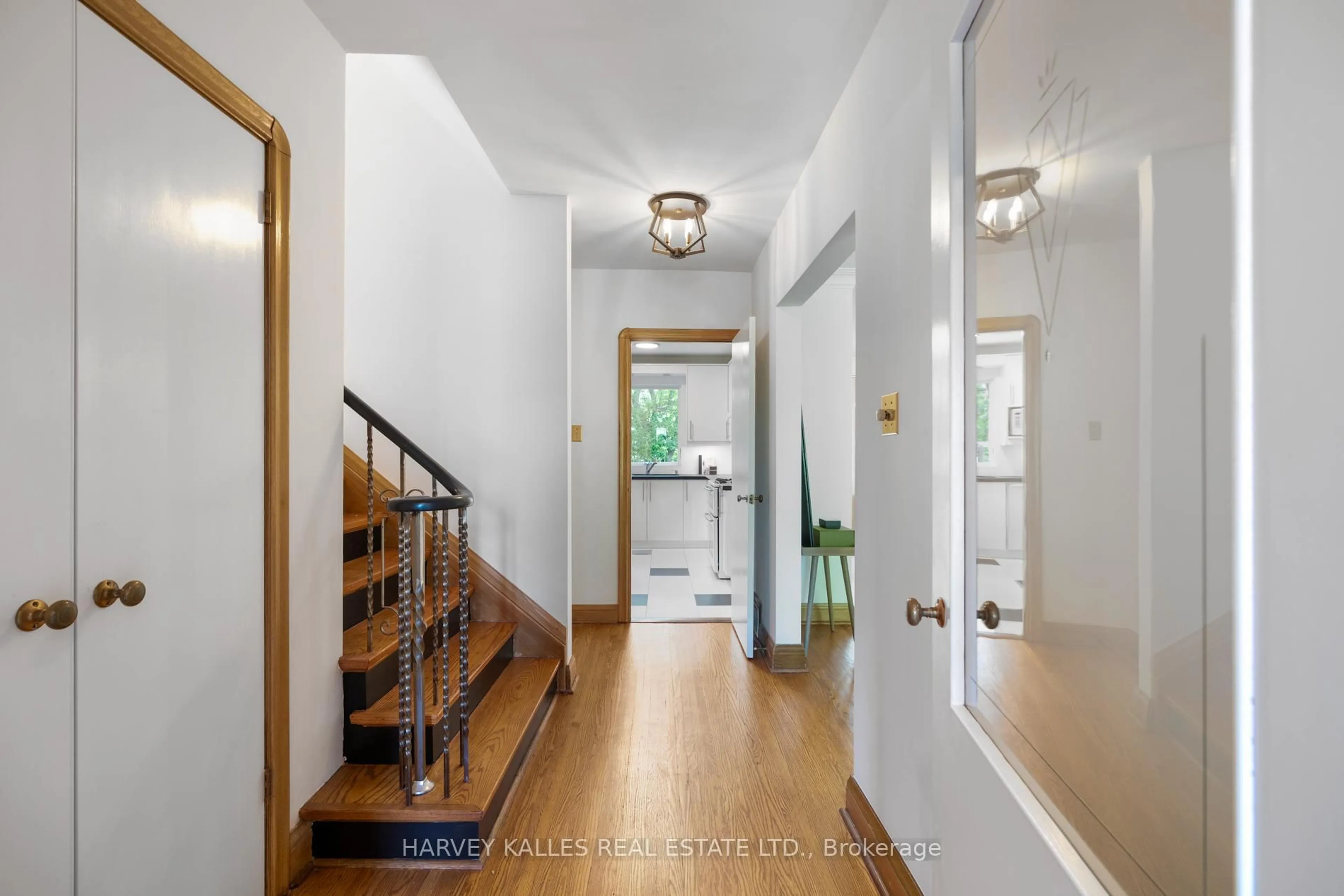 Indoor entryway for 10 Northolt Crt, Toronto Ontario M9A 3B1