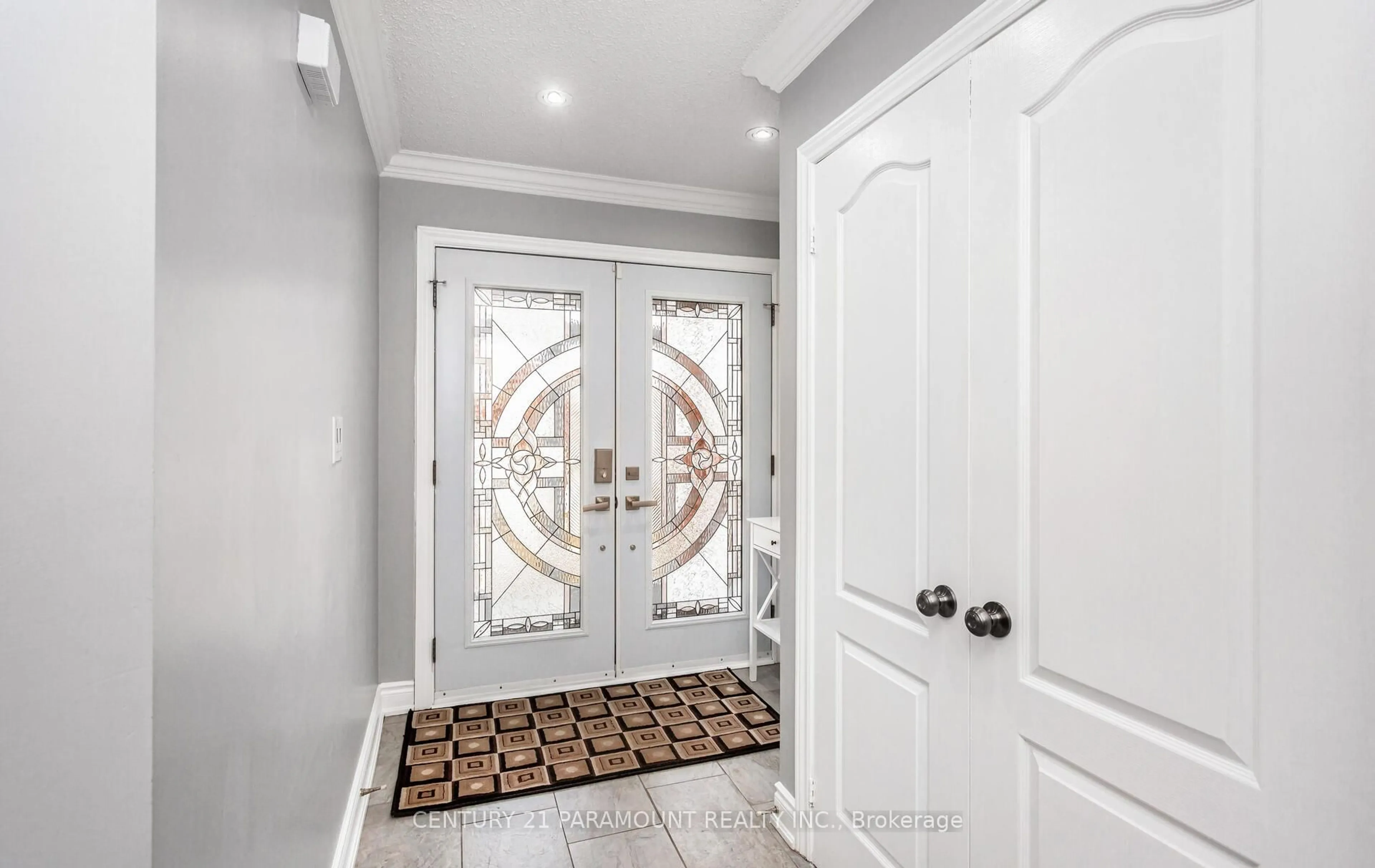 Indoor entryway for 112 Wildberry Cres, Brampton Ontario L6R 1J8