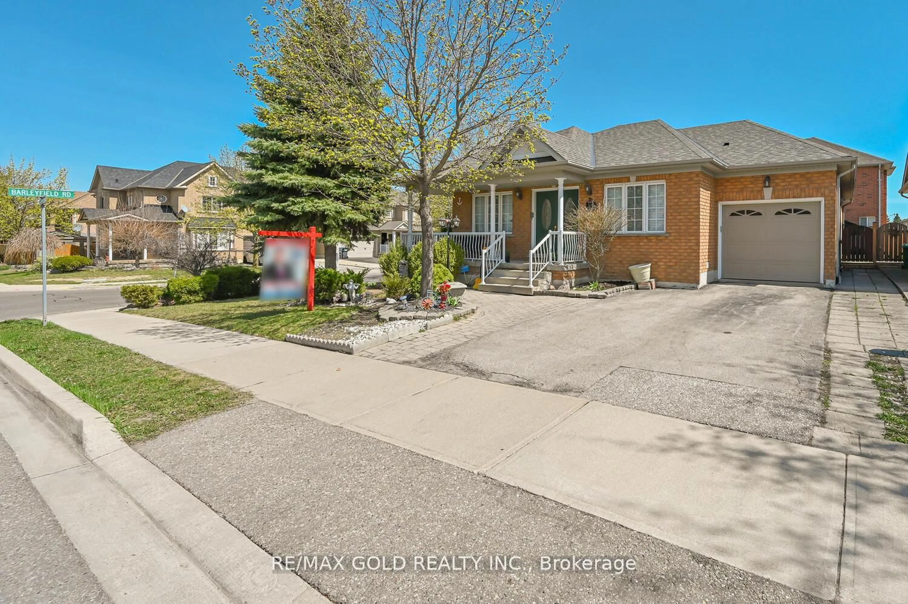 A pic from outside/outdoor area/front of a property/back of a property/a pic from drone, street for 156 Barleyfield Rd, Brampton Ontario L6R 2K3