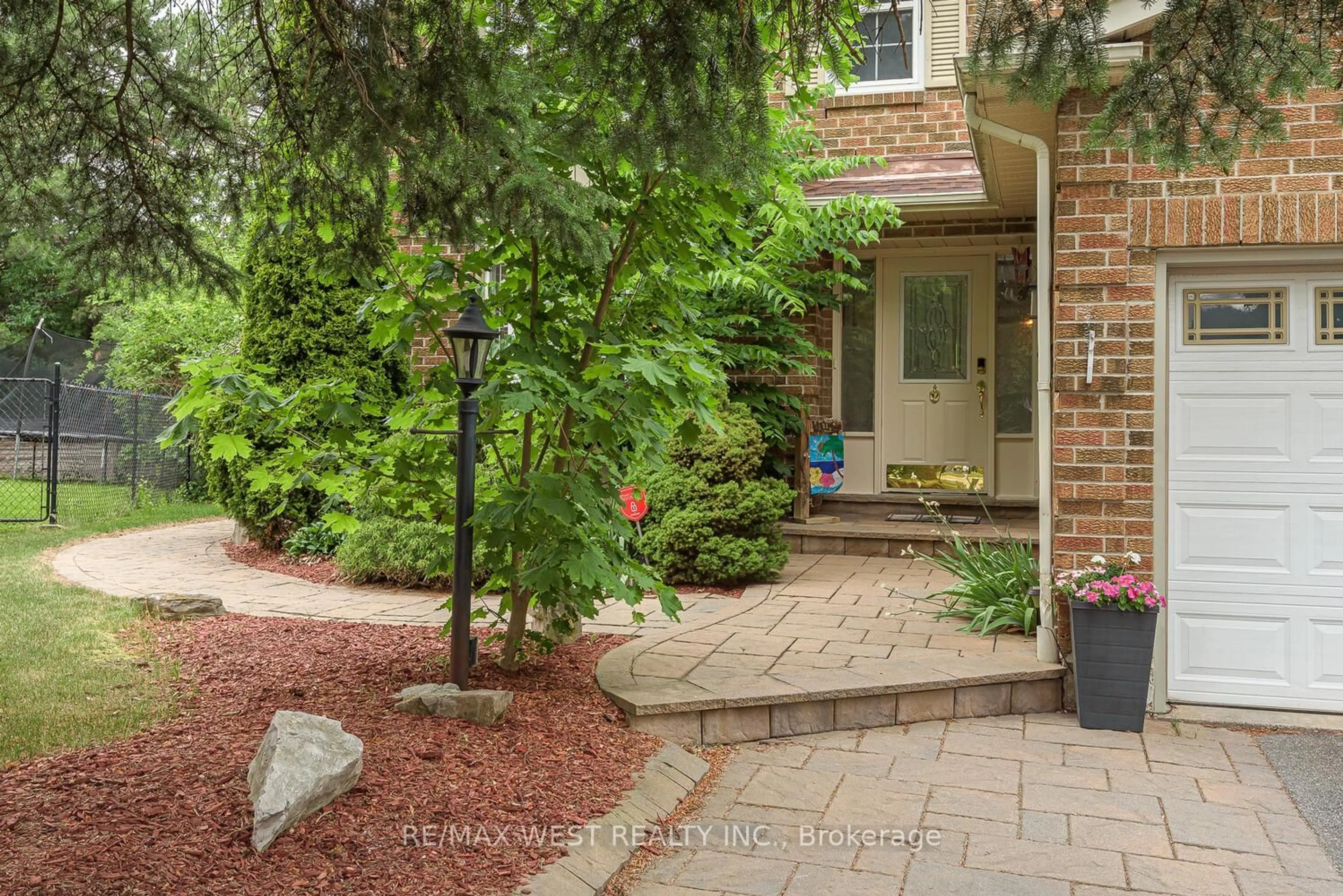 Unknown for 12 Barr Cres, Brampton Ontario L6Z 3C3