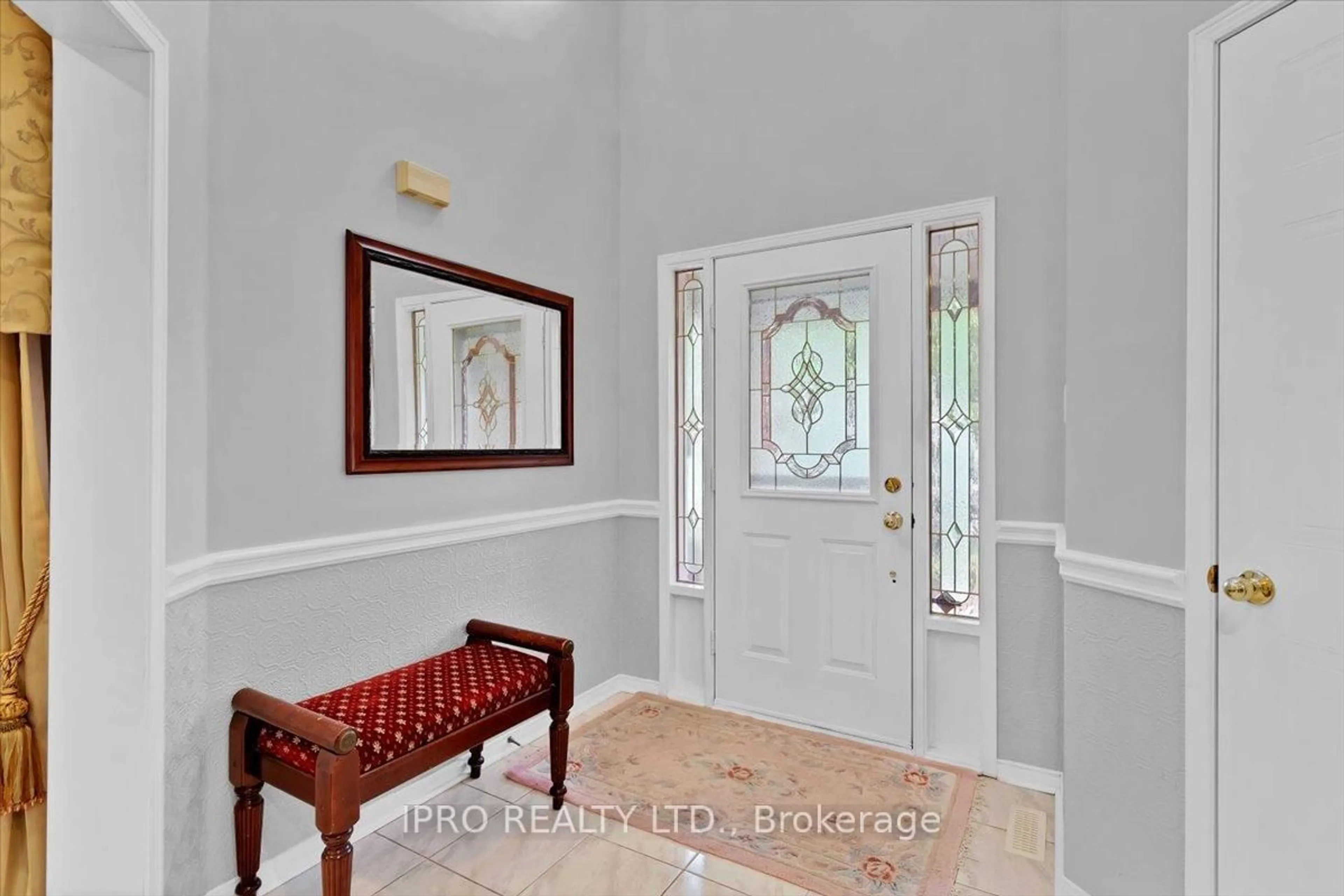Indoor entryway for 497 Winfield Terr, Mississauga Ontario L5R 3V1
