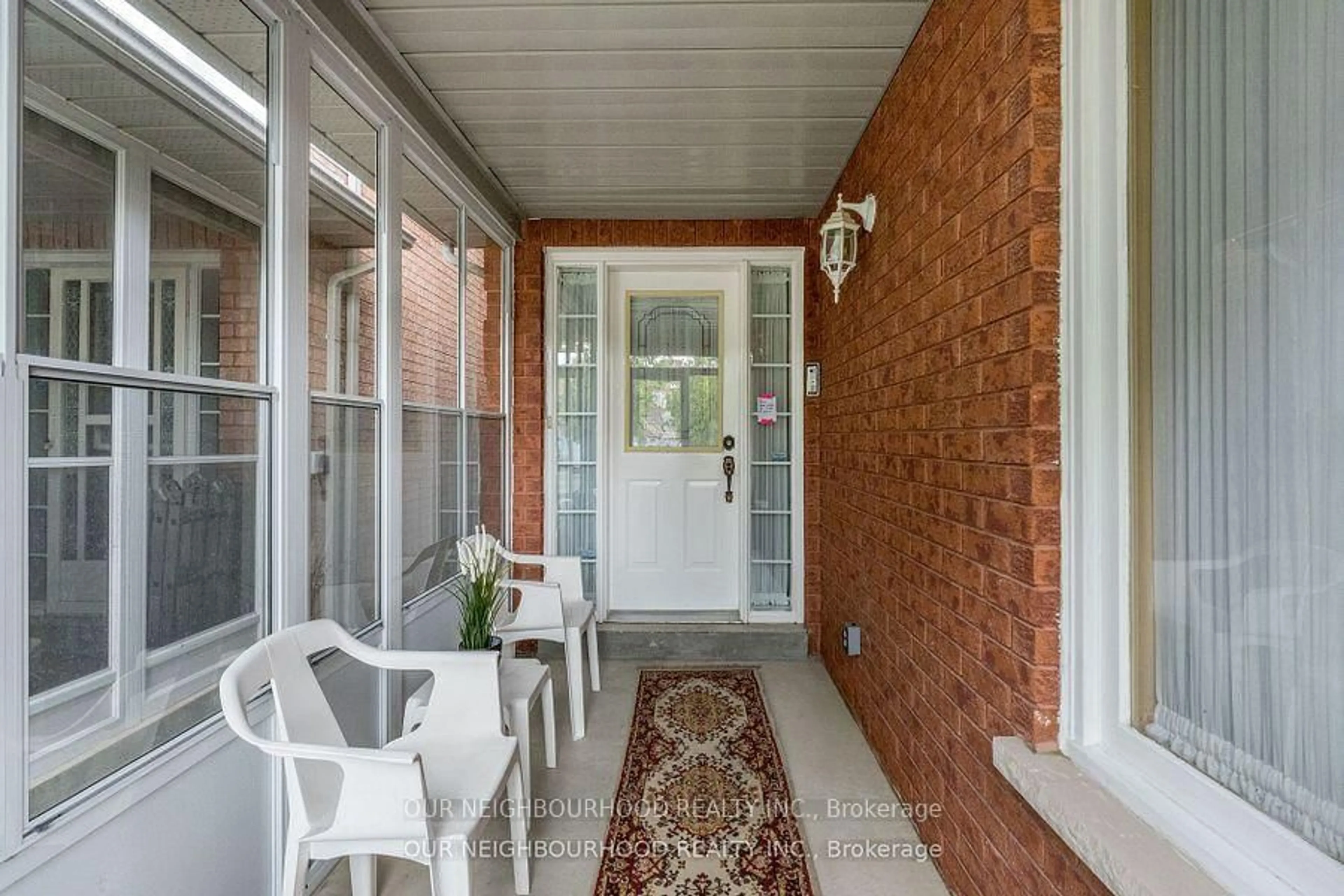 Indoor entryway for 10 Wildberry Cres, Brampton Ontario L6R 1M7
