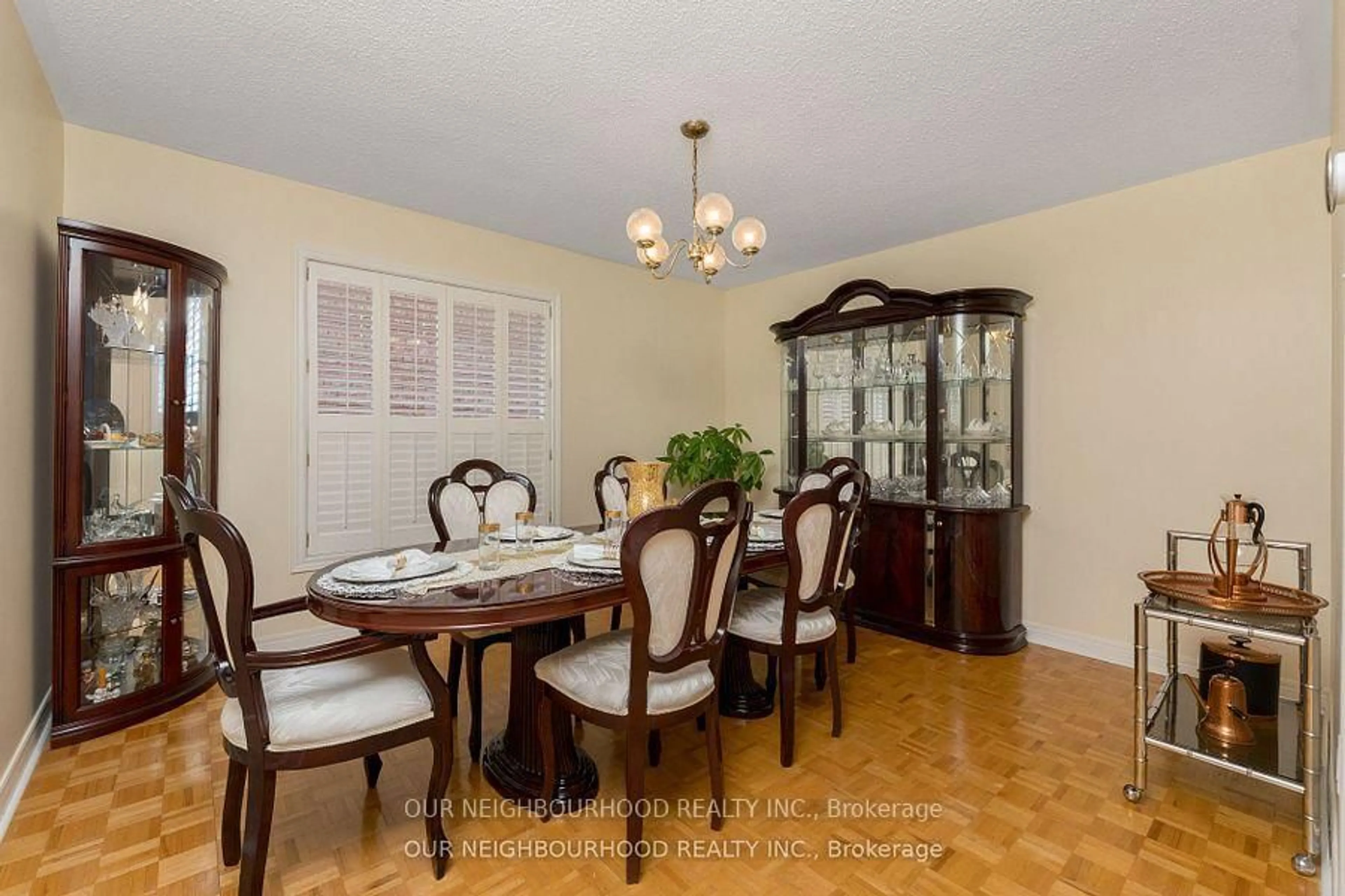 Dining room, unknown for 10 Wildberry Cres, Brampton Ontario L6R 1M7
