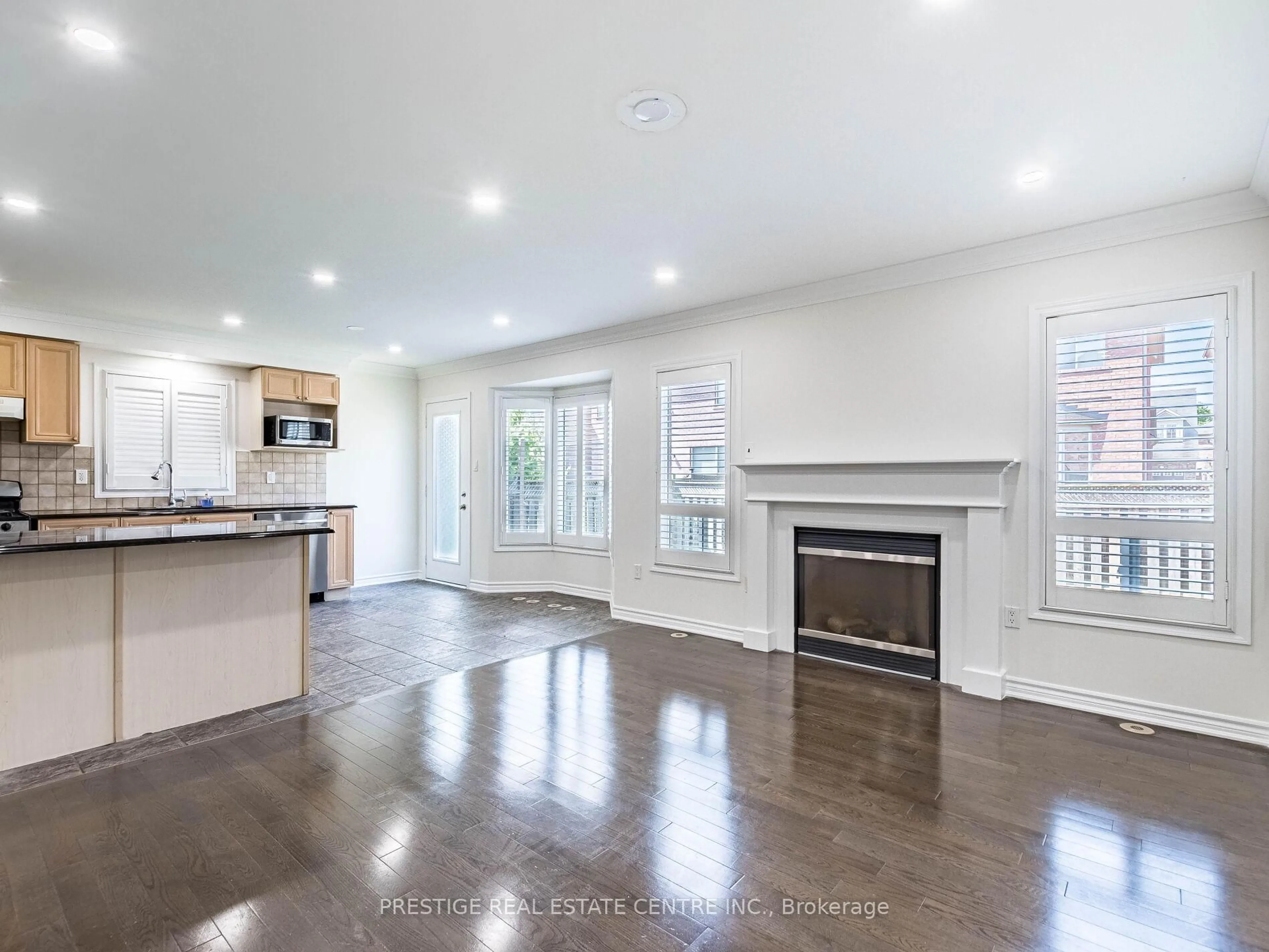 Open concept kitchen, unknown for 656 Thompson Rd, Milton Ontario L9T 0C7