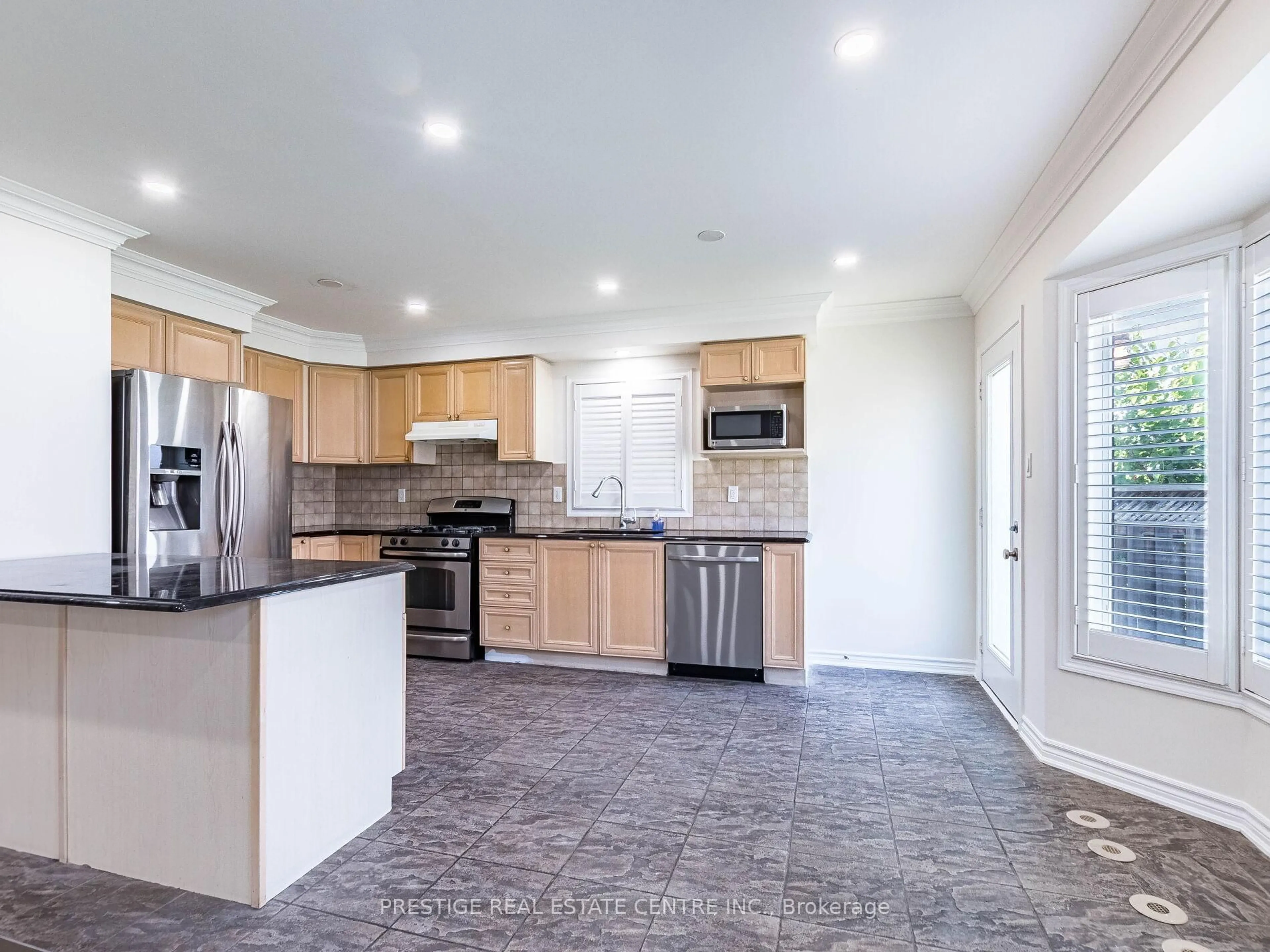 Open concept kitchen, ceramic/tile floor for 656 Thompson Rd, Milton Ontario L9T 0C7