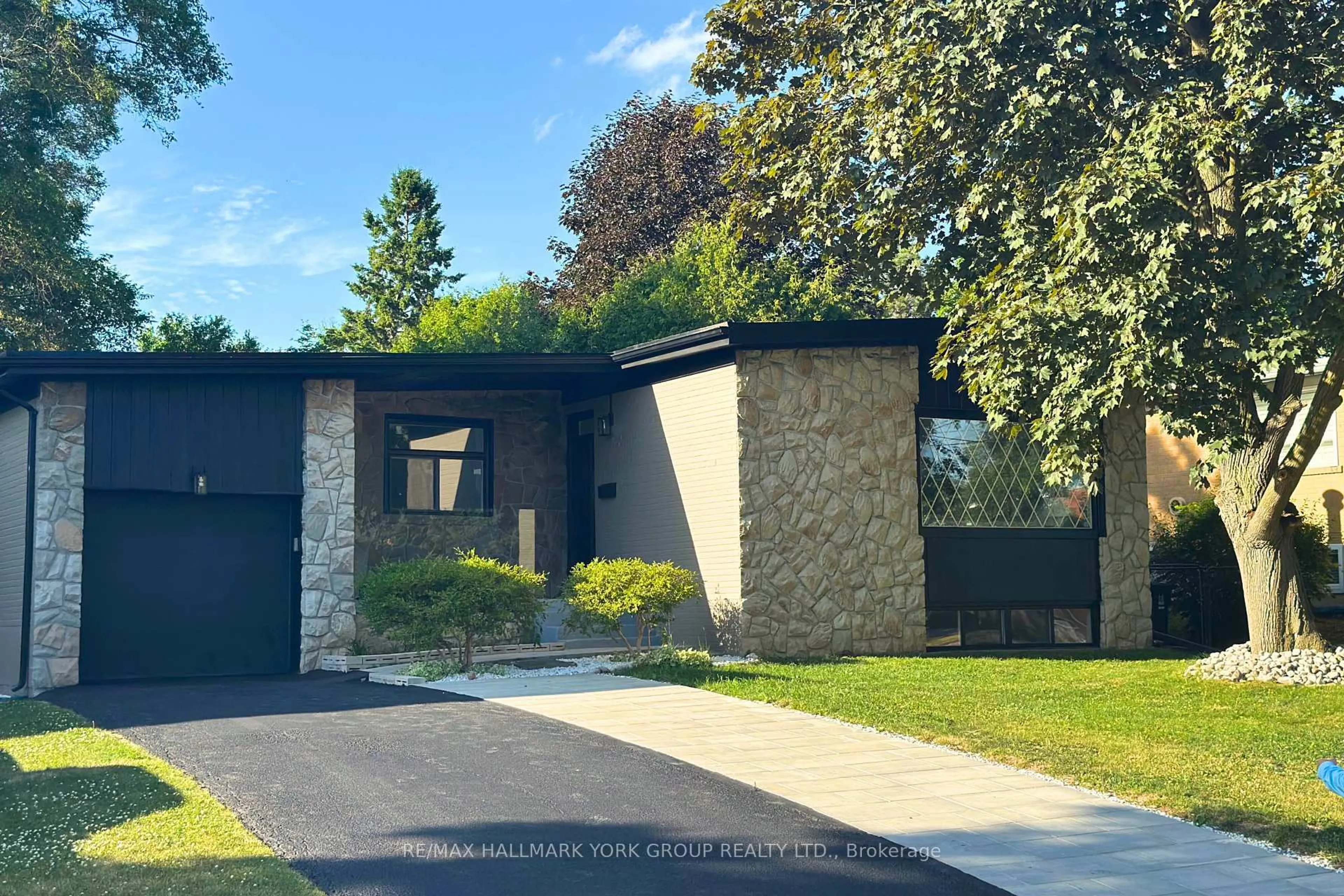 Unknown for 16 Florida Cres, Toronto Ontario M9M 1P5