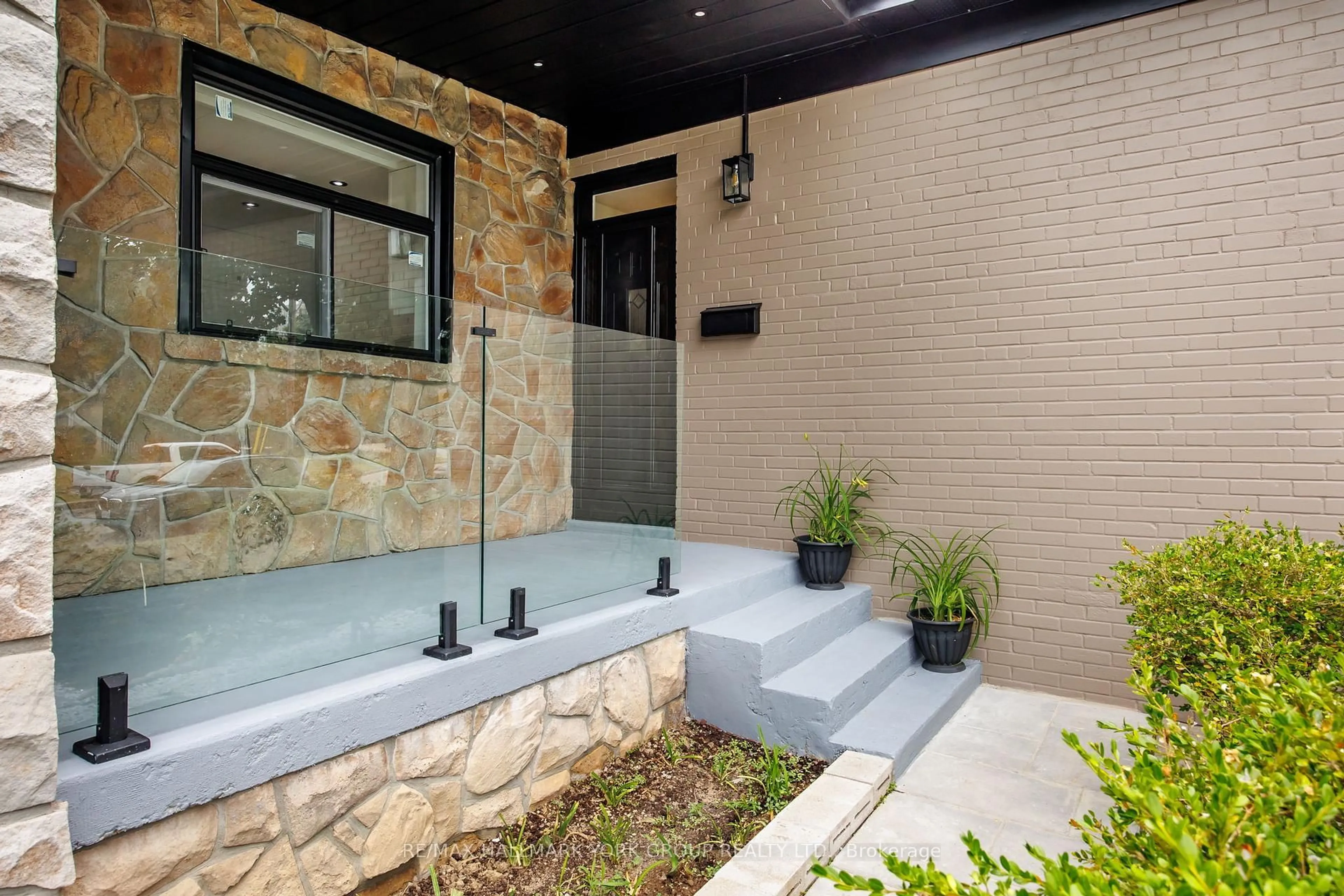 Patio, street for 16 Florida Cres, Toronto Ontario M9M 1P5