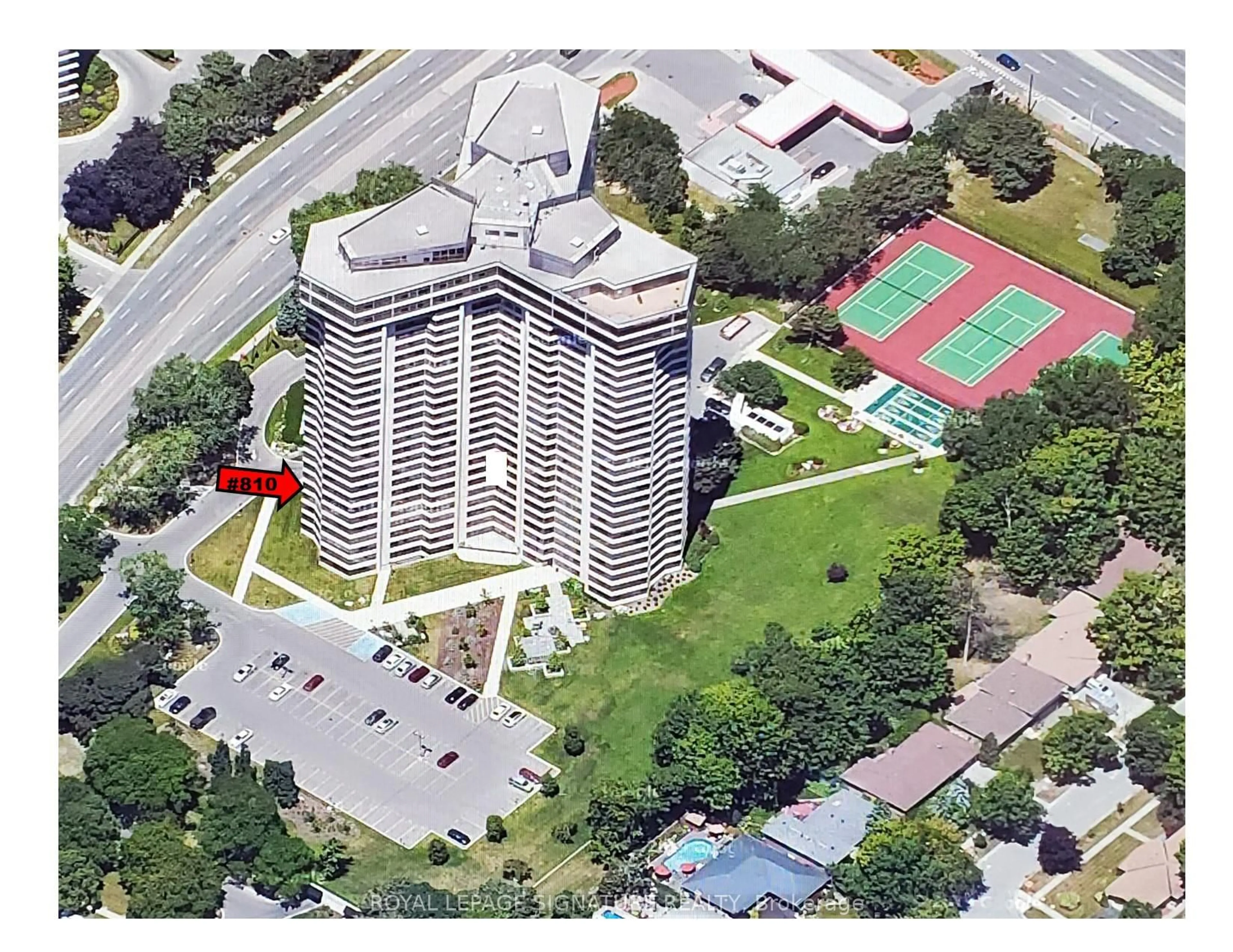 A pic from outside/outdoor area/front of a property/back of a property/a pic from drone, building for 1300 Bloor St #810, Mississauga Ontario L4Y 3Z2