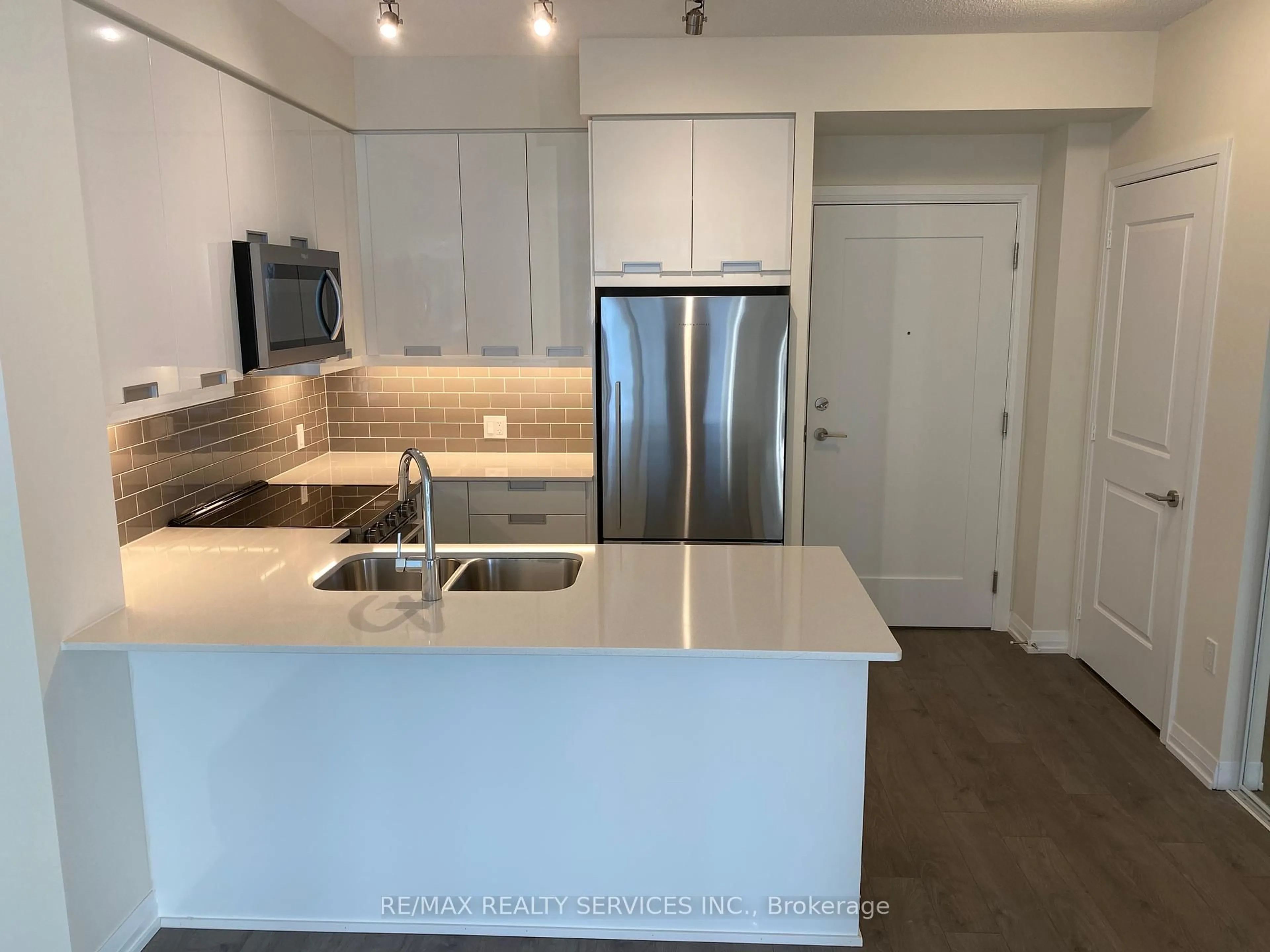 Open concept kitchen, unknown for 35 Watergarden Dr #1215, Mississauga Ontario L5M 0G8
