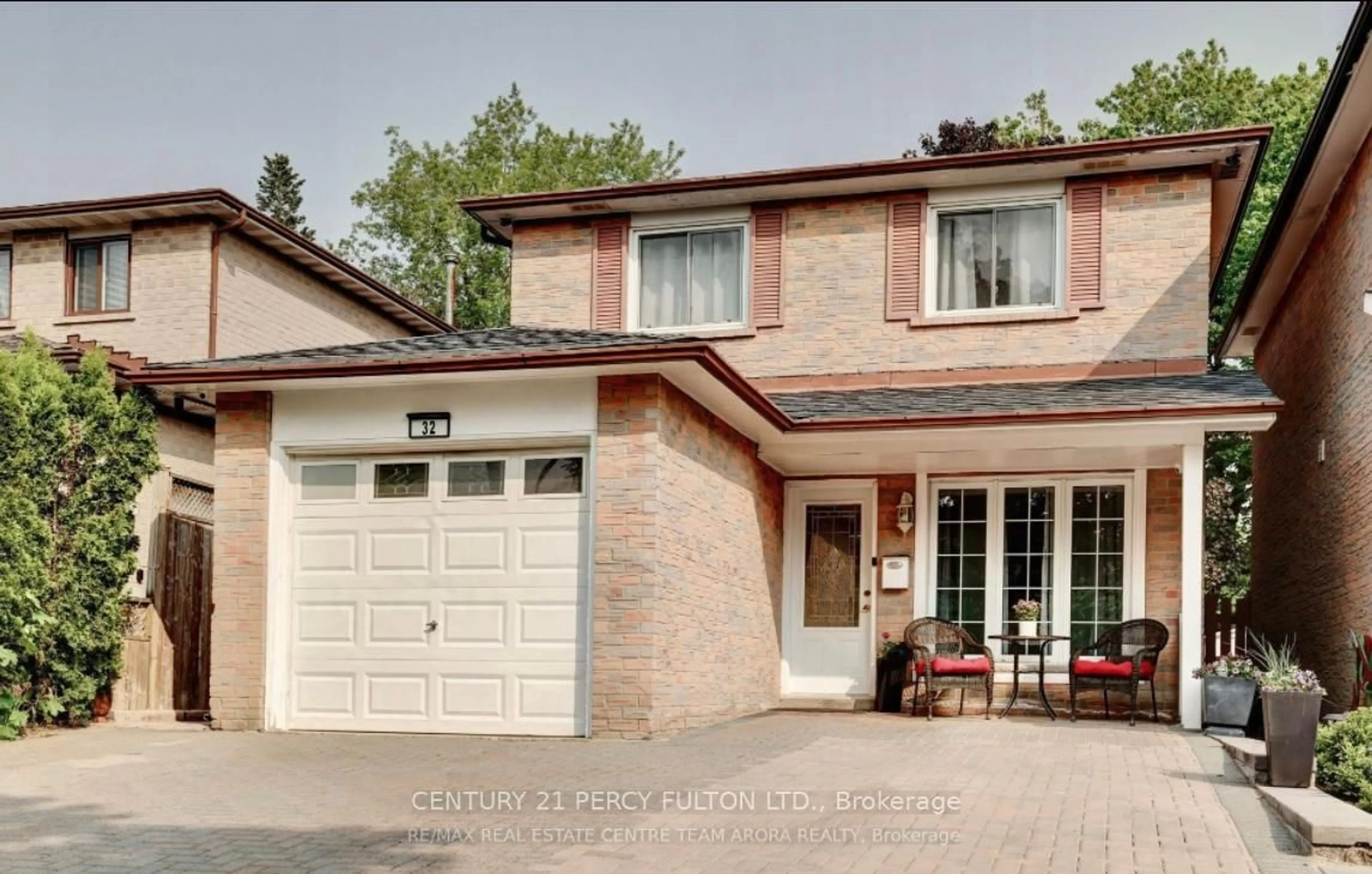 Home with brick exterior material, street for 32 Barrington Cres, Brampton Ontario L6Z 1N3