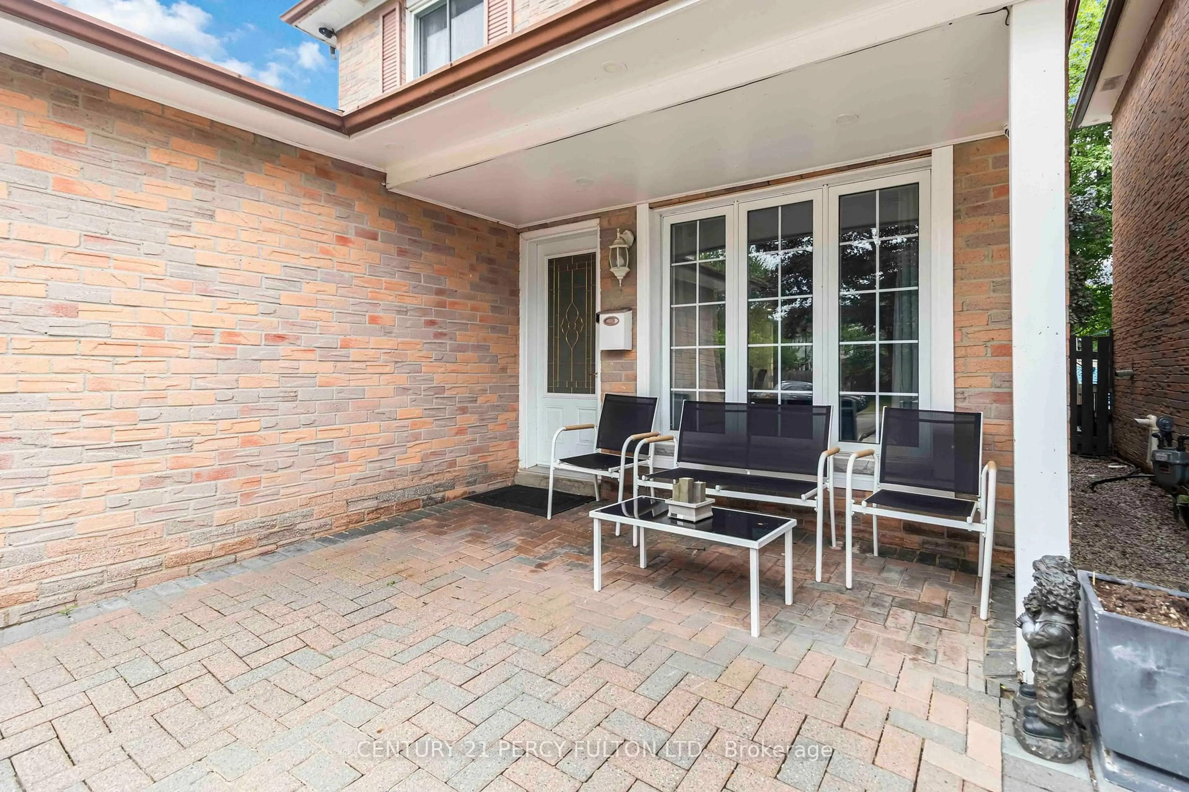 Patio, street for 32 Barrington Cres, Brampton Ontario L6Z 1N3