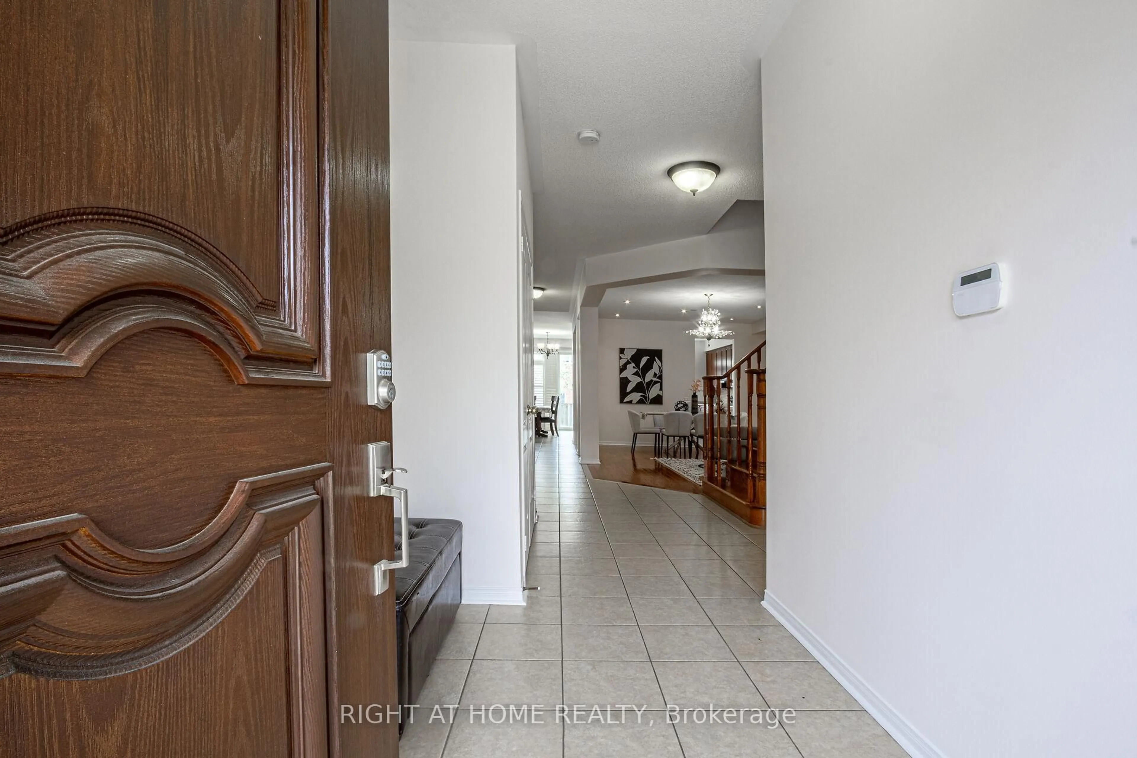 Indoor foyer for 3228 TACC Dr, Mississauga Ontario L6M 0H3