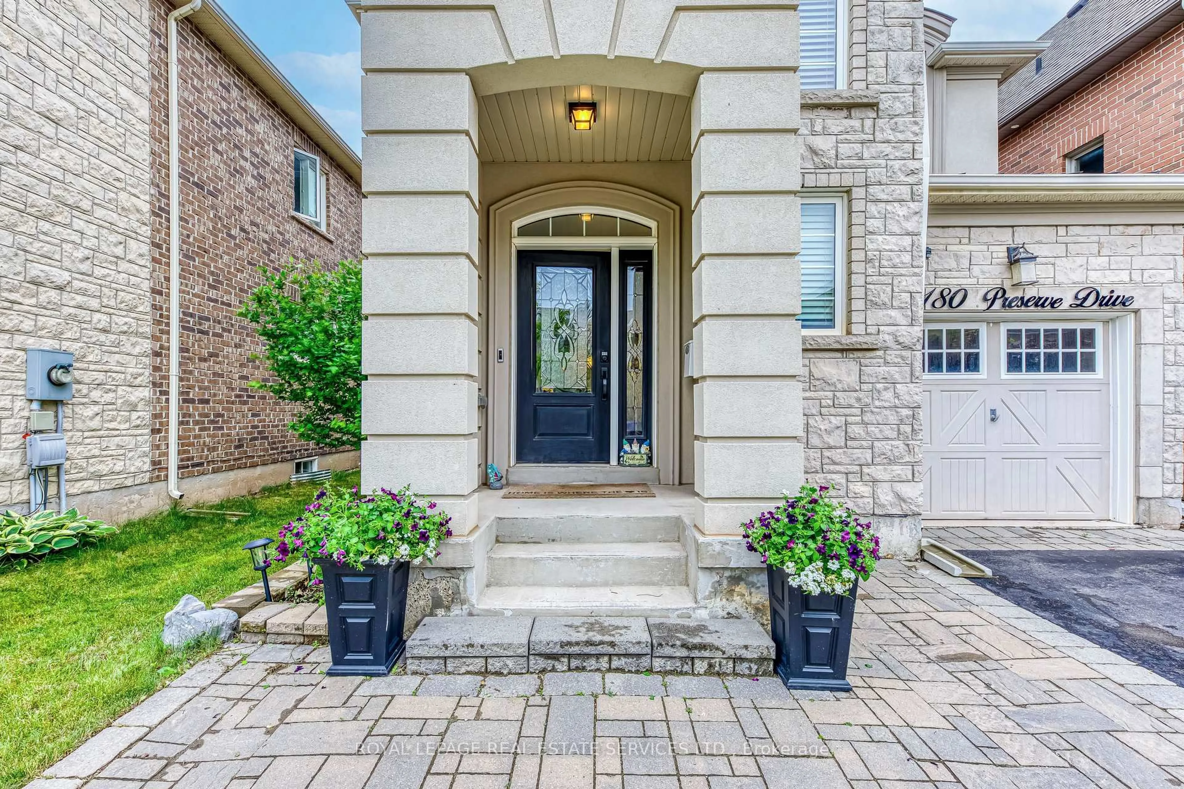 Indoor entryway for 3180 Preserve Dr, Oakville Ontario L6M 0V9