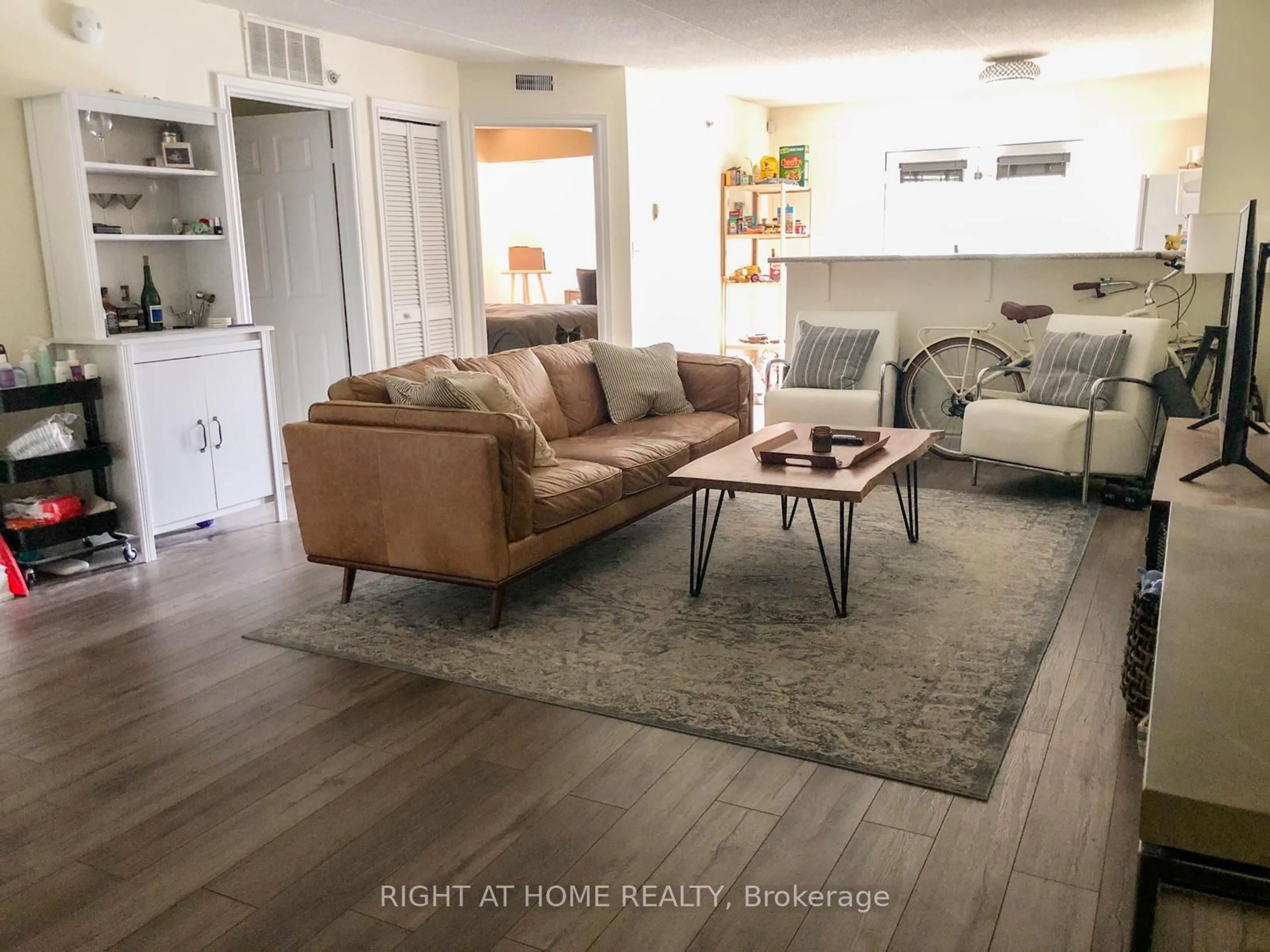 Living room with furniture, unknown for 1480 Bishops Gate #105, Oakville Ontario L6M 4N4