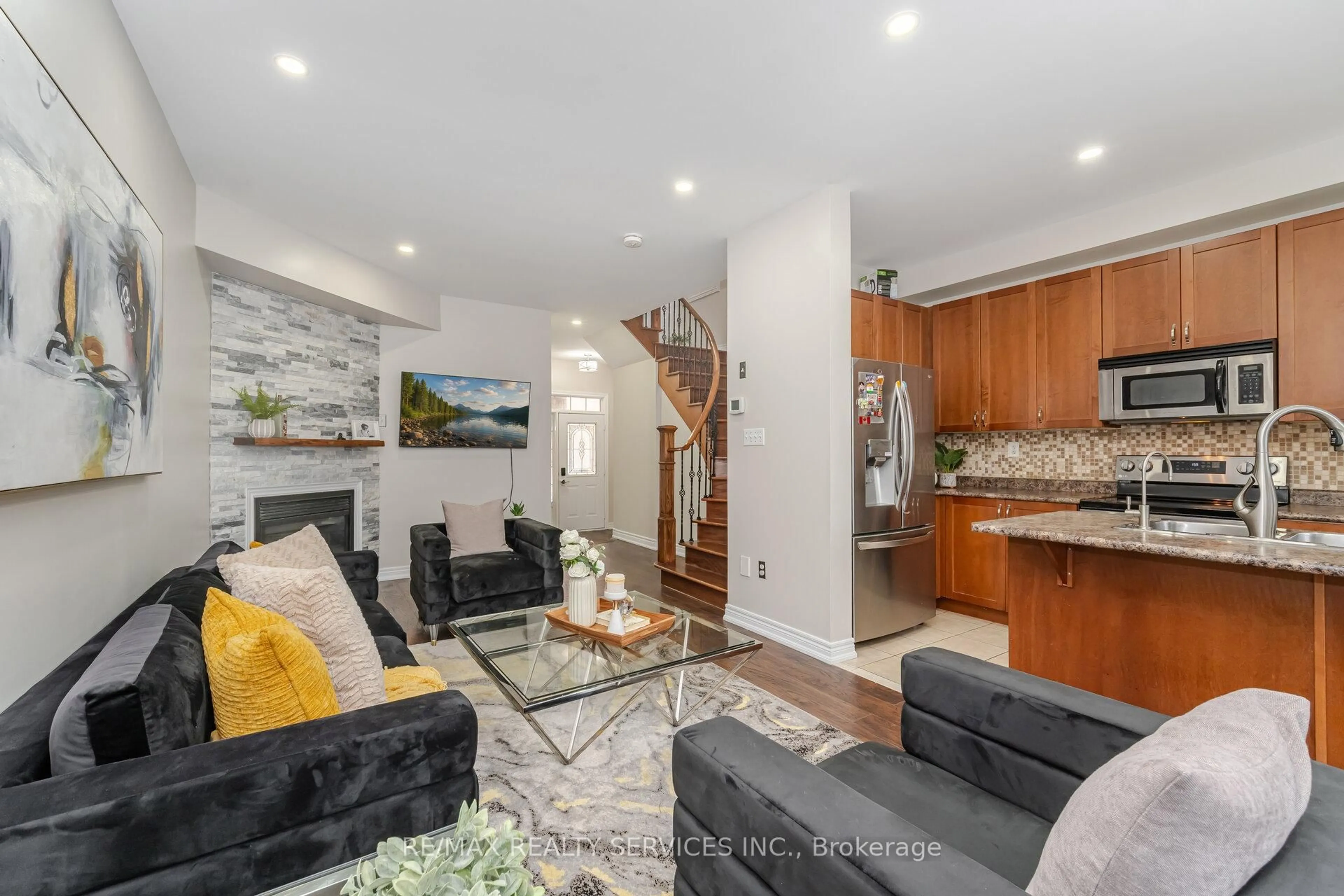 Living room with furniture, unknown for 10 Deepcoral Crt, Brampton Ontario L6V 4P7