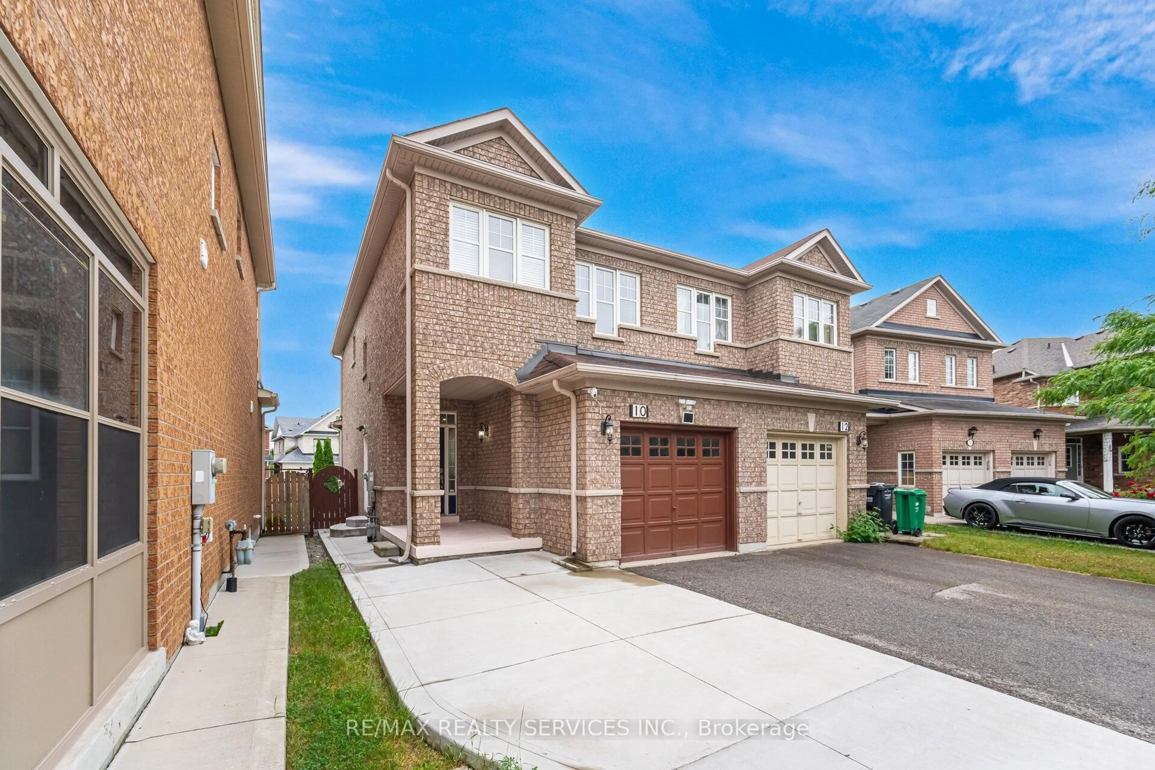 Unknown for 10 Deepcoral Crt, Brampton Ontario L6V 4P7